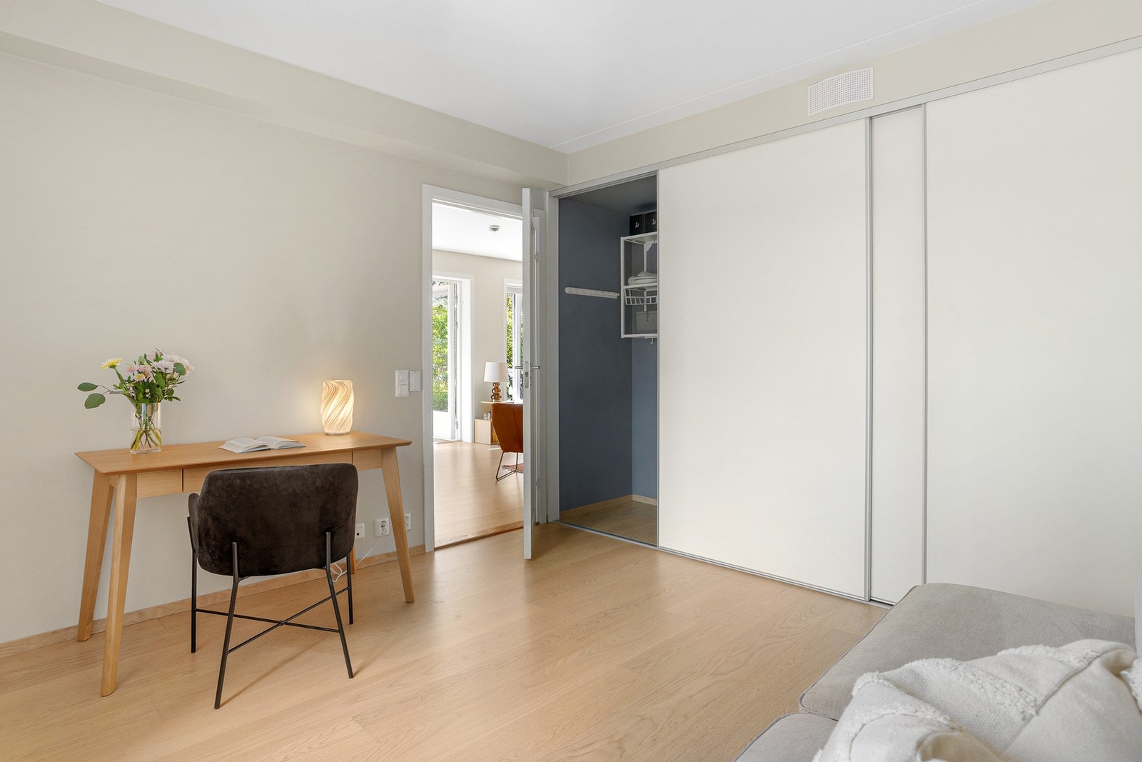 Soverommet har god plass til dobbeltseng, så dette kan enkelt bli hovedsoverommet om det er ønske om hybeldel. Galleribilde