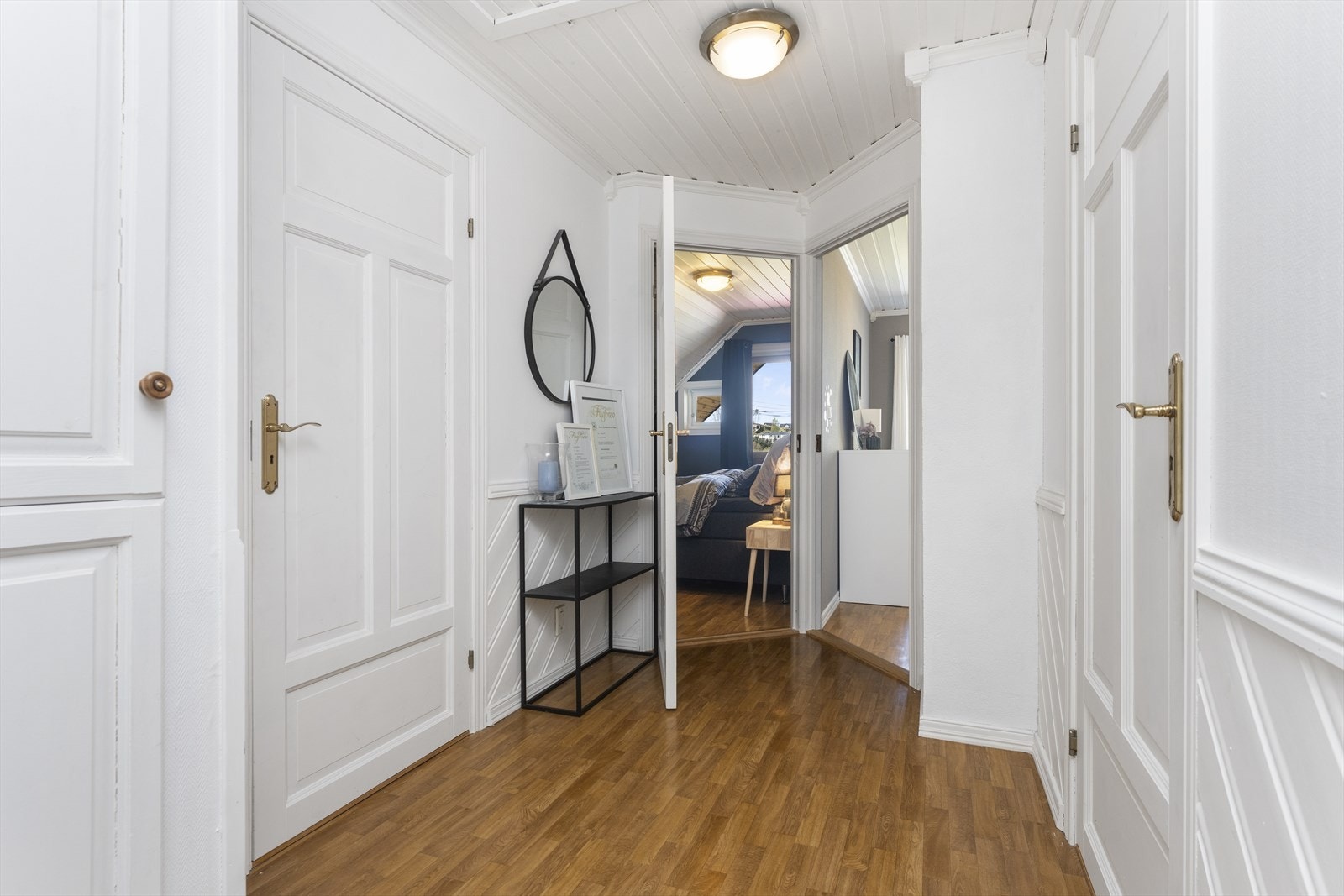 Gang med adkomst til de tre soverommene i loftsetasjen Galleribilde