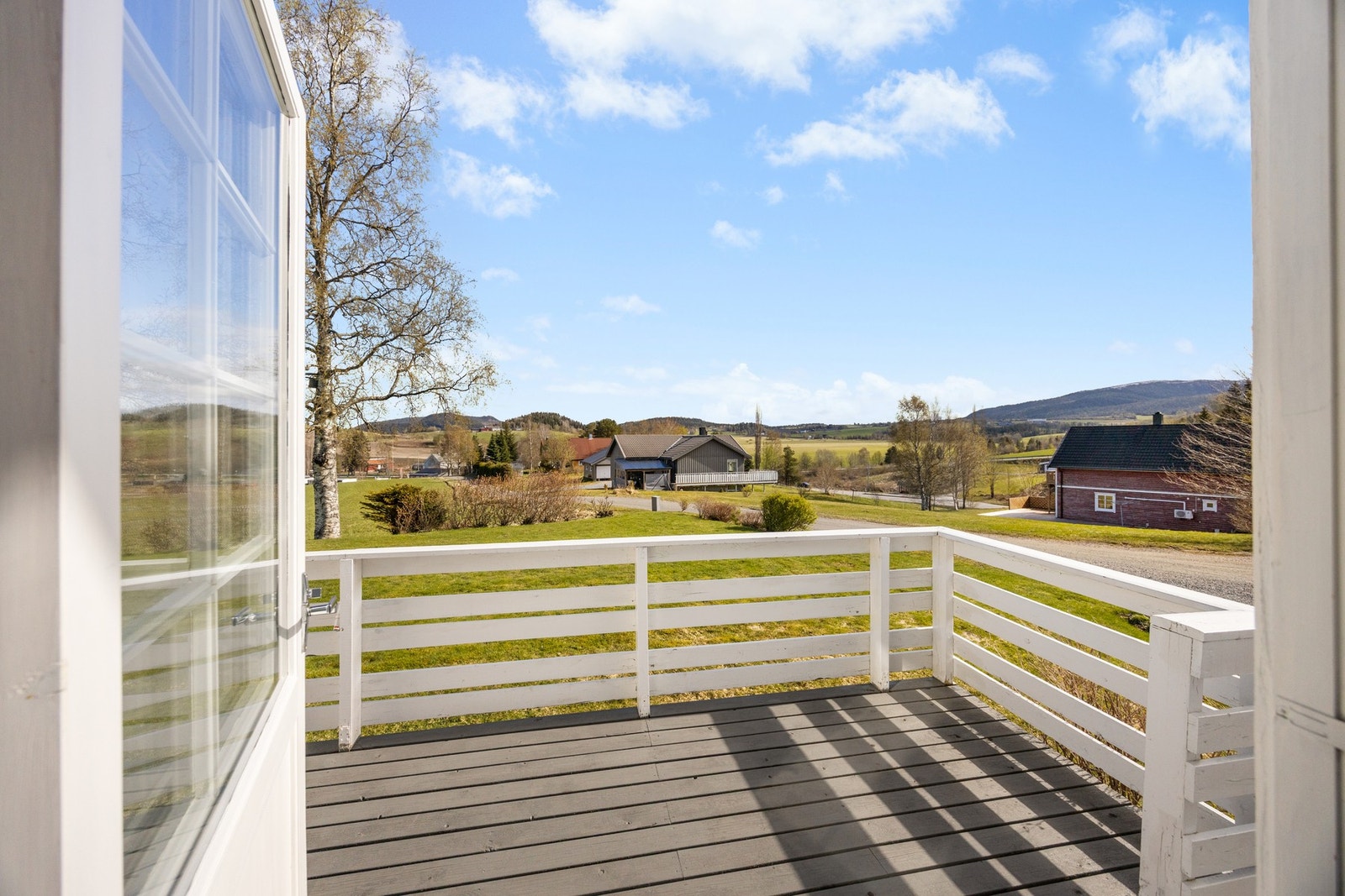 Fra soverommet er det utgang til terrasse på 12 kvm. Galleribilde