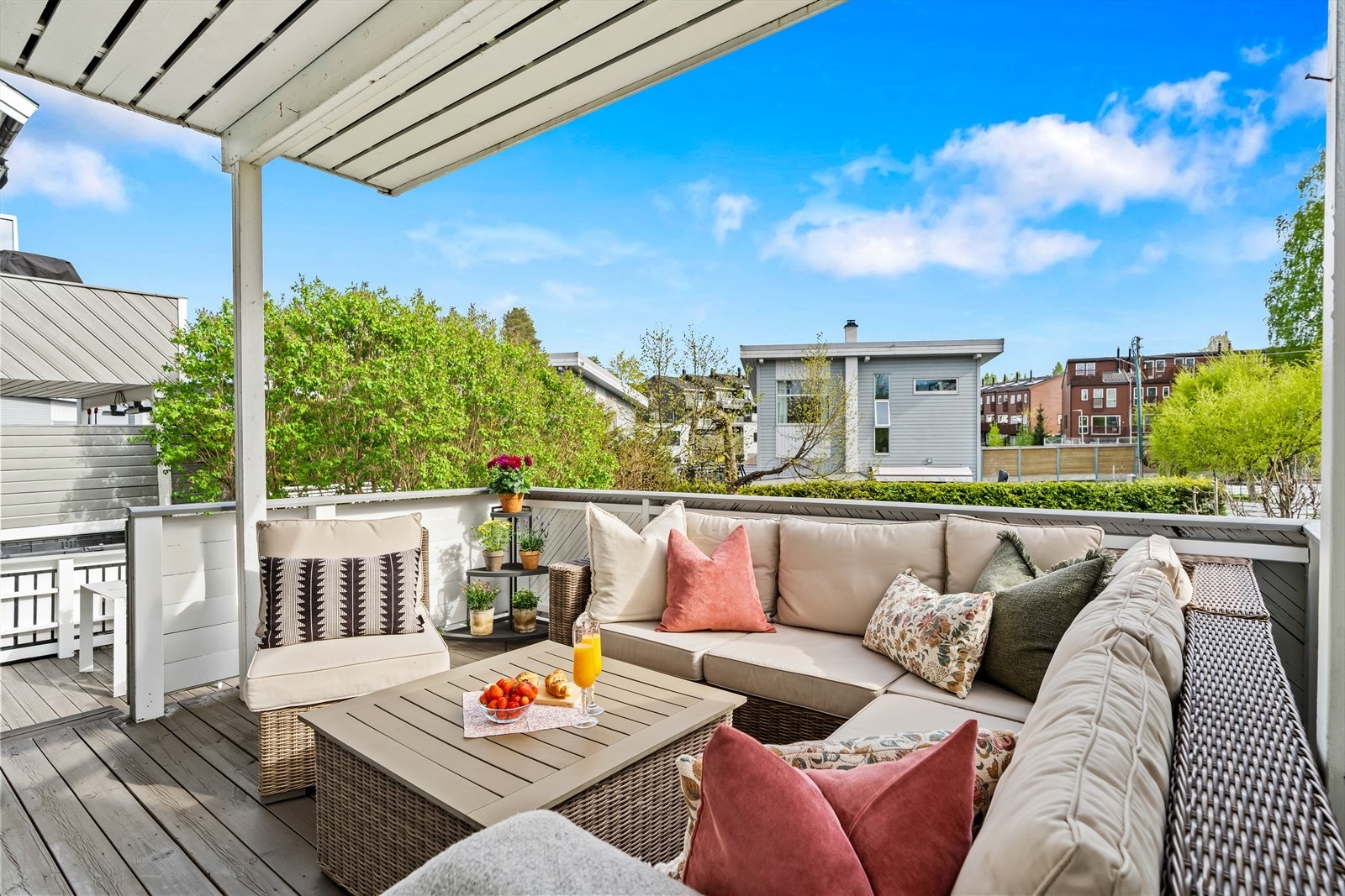 Lys og idyllisk 3-roms med fantastisk terrasse på 43m² og stor hage! Galleribilde