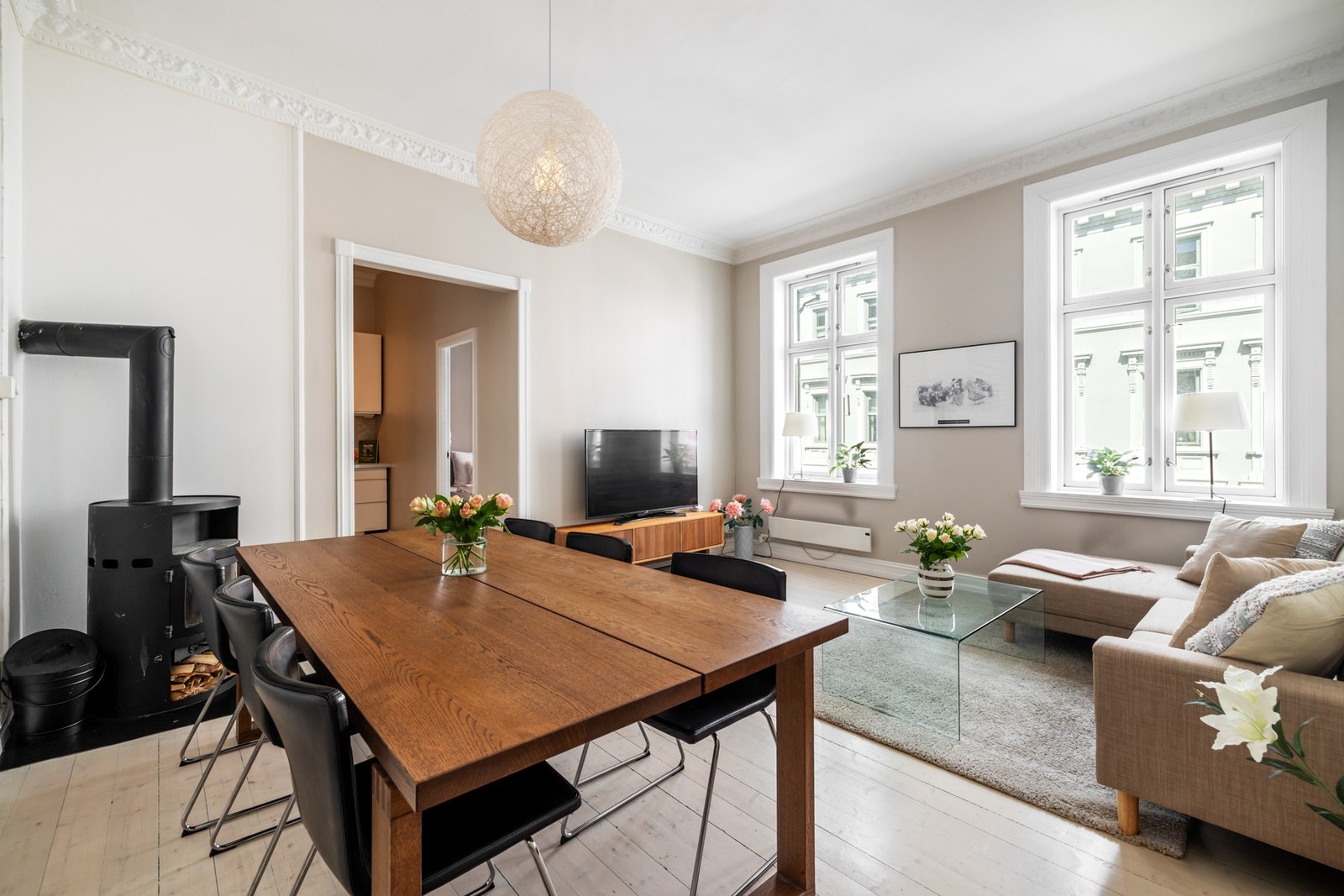 Her har vi gleden av å presentere en lys og innbydende leilighet med attraktiv beliggenhet på Frogner. Galleribilde