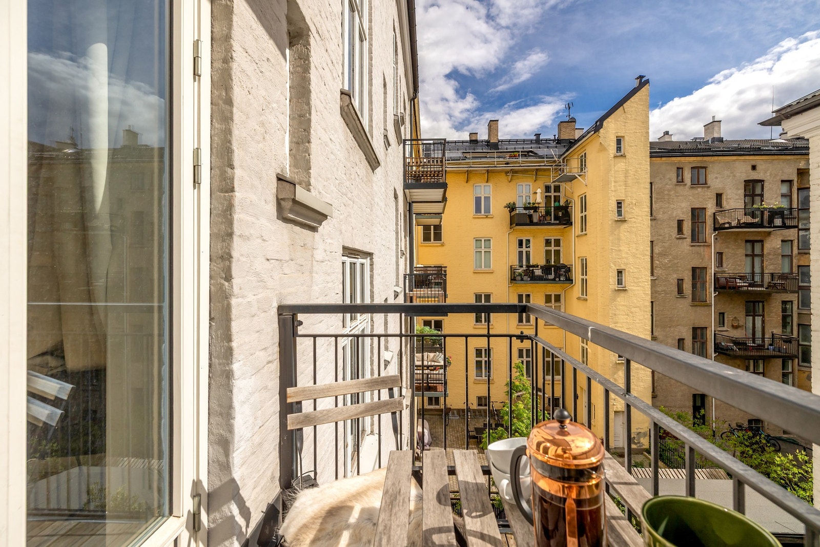 Balkongen er på ca 2 kvm. Galleribilde