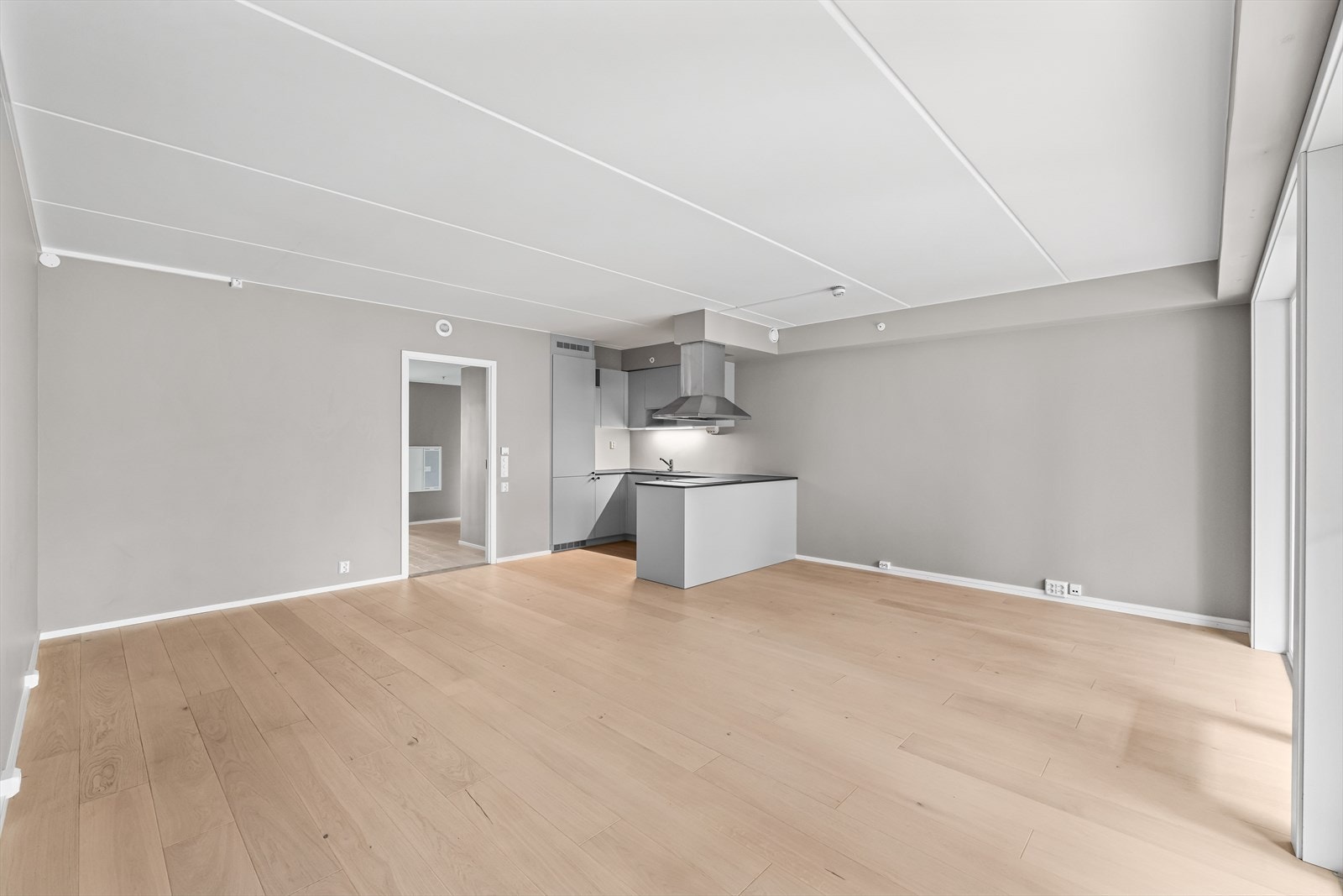 Leiligheten har regulerbar vannbåren gulvvarme som bidrar til en behagelig komfort året rundt. Galleribilde