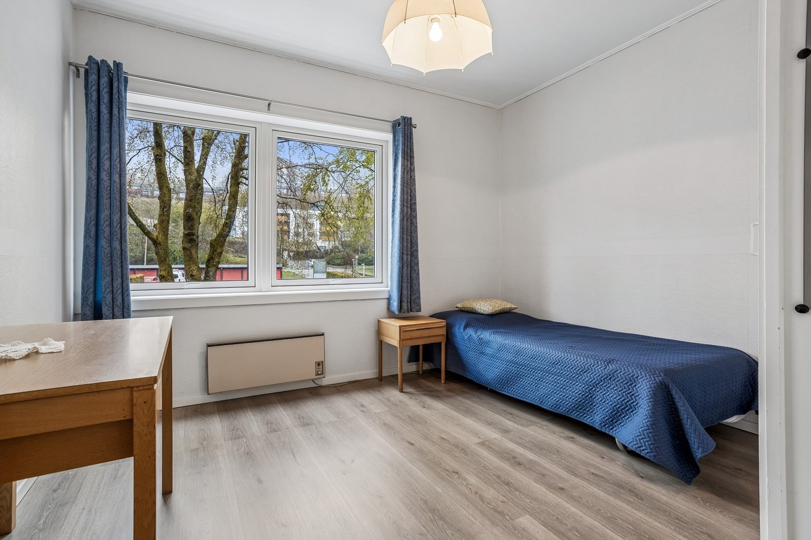 Det andre soverommet passer godt som barnerom, gjesterom eller kontor. Galleribilde