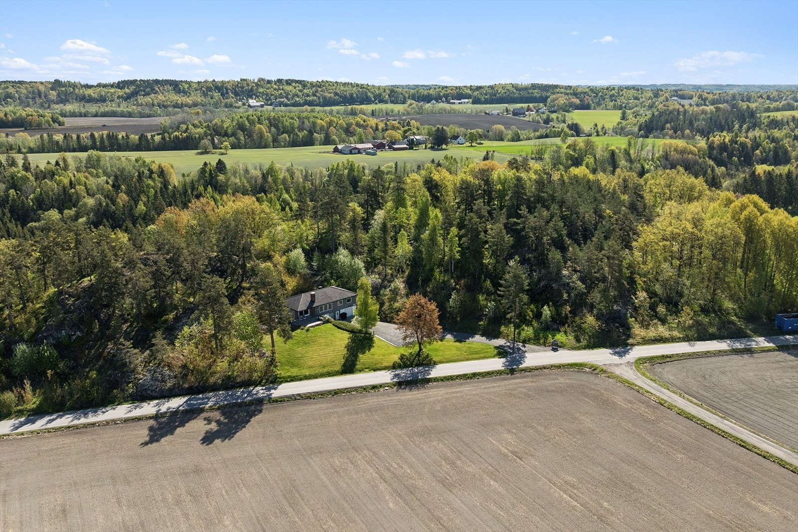 Sentral beliggenhet med kort vei til både Revetal, Tønsberg, Horten og Holmestrand. Galleribilde