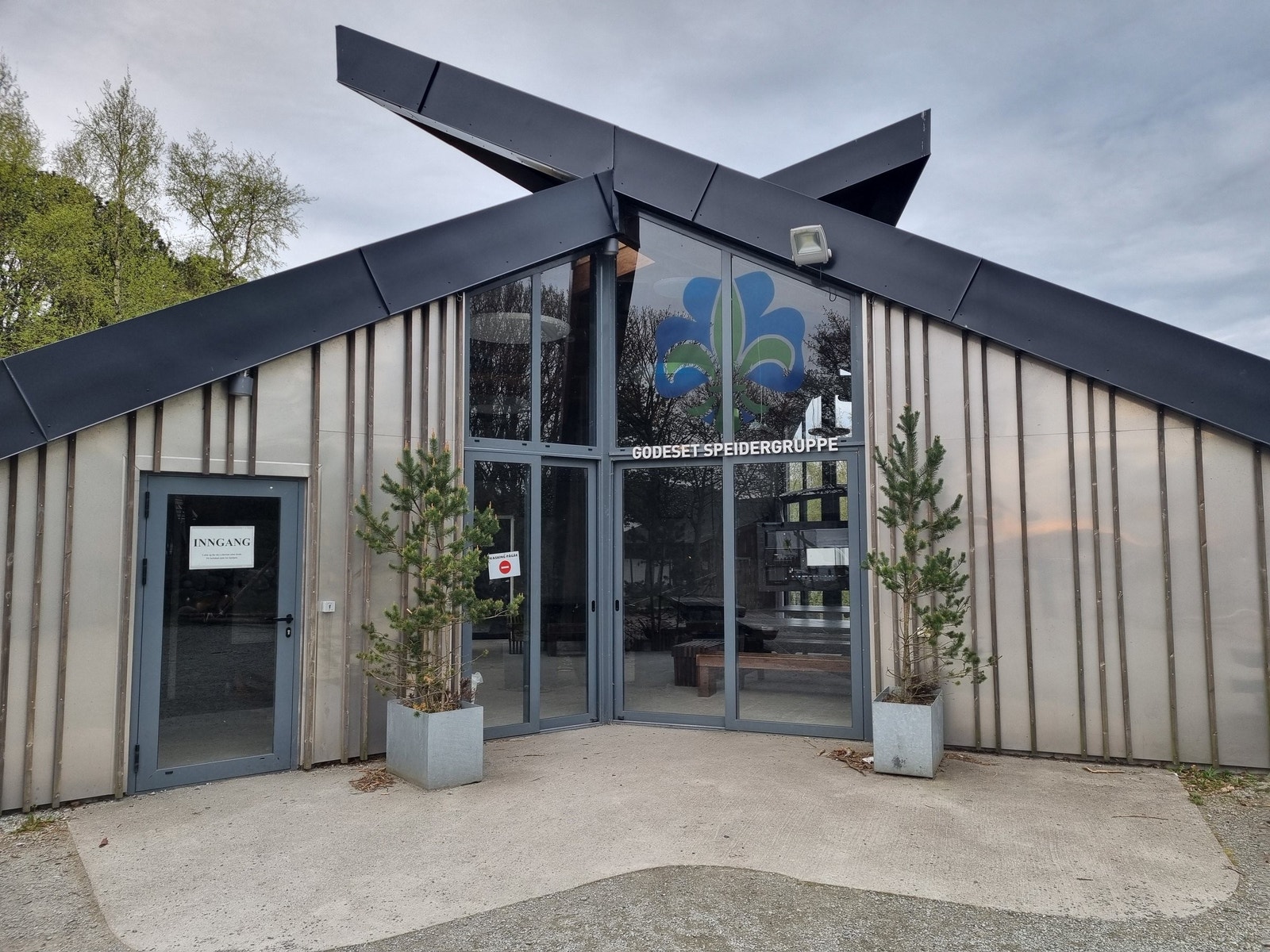 Gausel fritidsgård og Godeset Speidergruppe like i nærheten. Galleribilde
