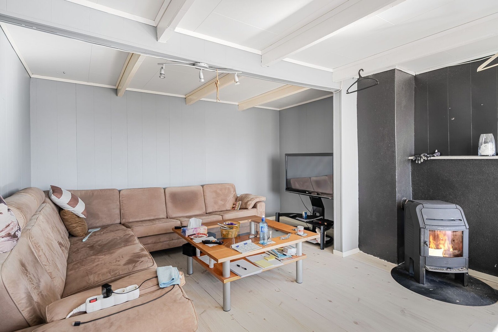 God plass til sofagruppe, TV, oppbevaringsmøblement m.m. Galleribilde