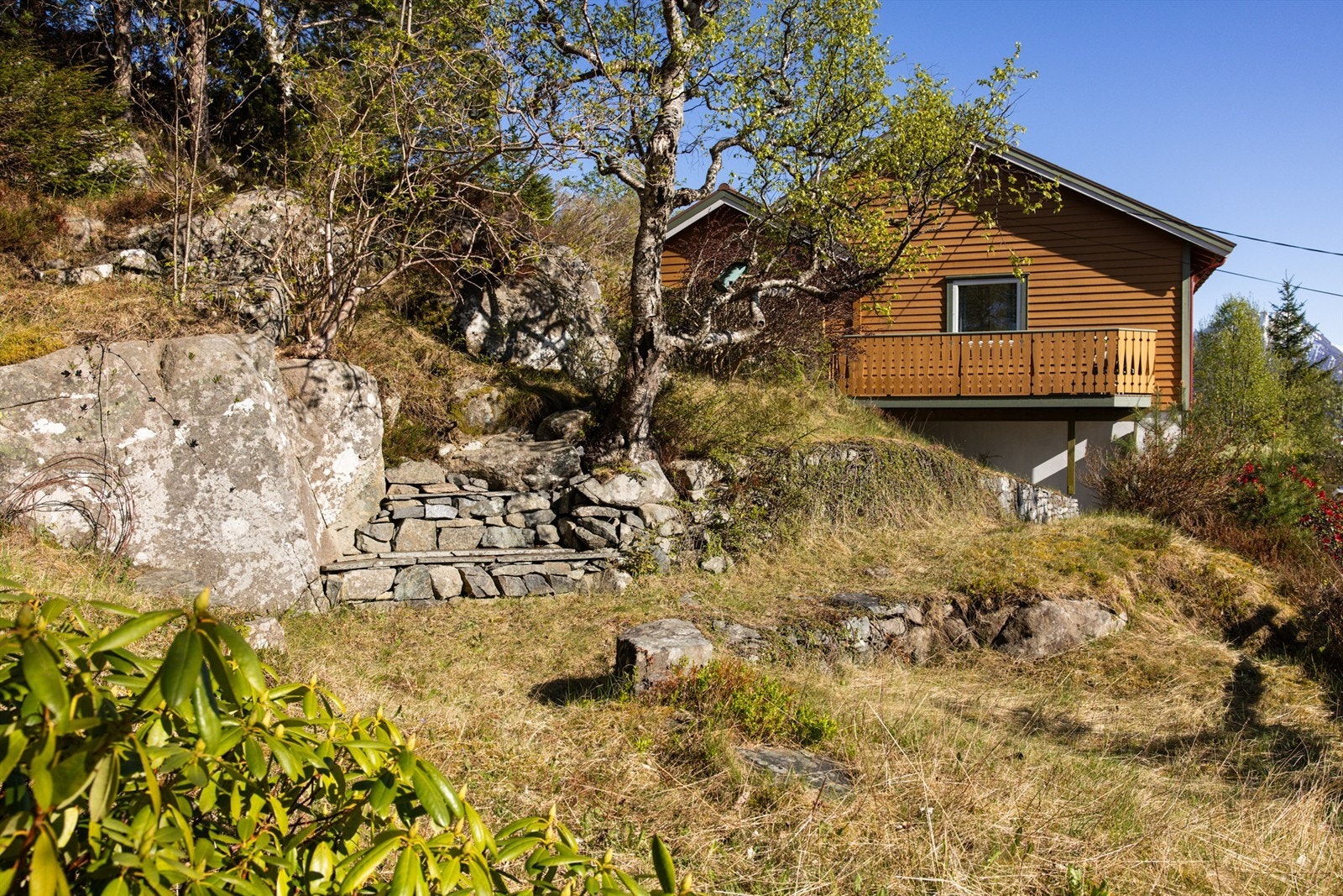Tomten er på ca 1.127m² og er i all hovedsak naturtomt Galleribilde