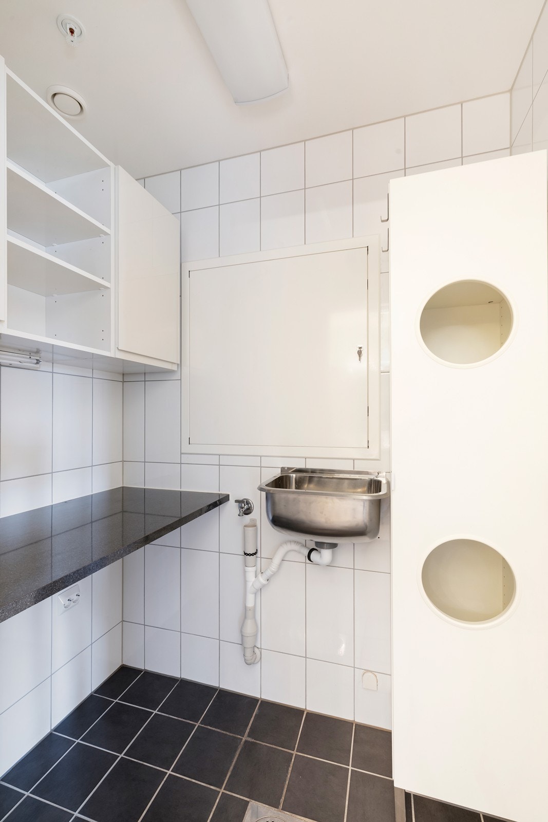 Vaskerom med inngang fra bad. Galleribilde