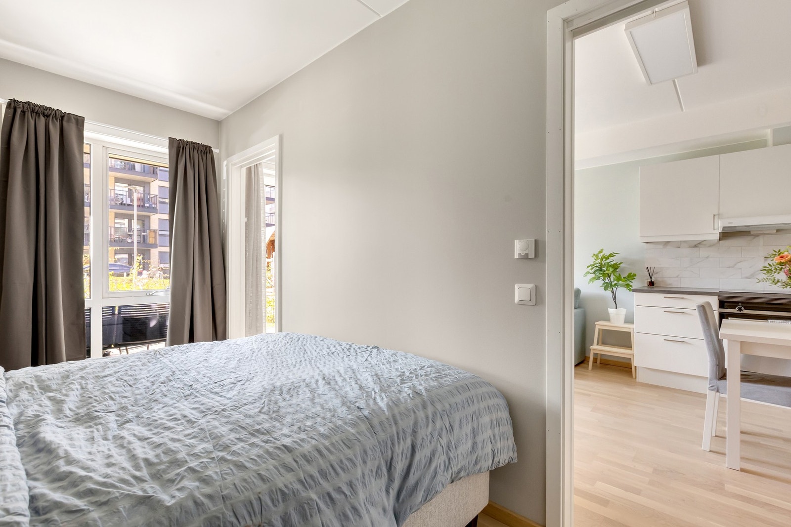Sengen er 160 cm. Bl.a. À-konto fjernvarme/varmtvann og internett inkl. Galleribilde