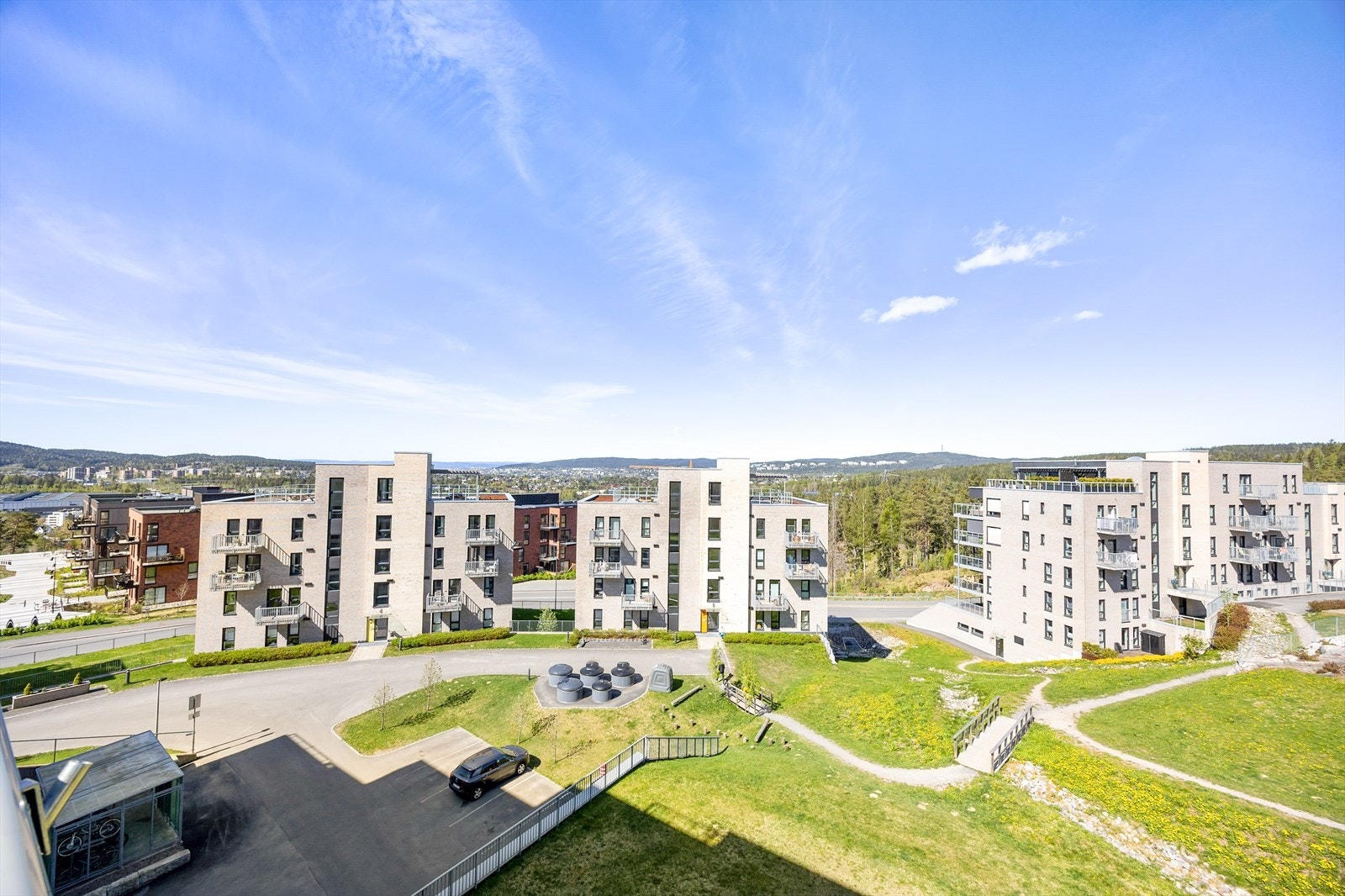 Gode kollektivmuligheter med blant annet Hanaborg stasjon i nærheten. Galleribilde