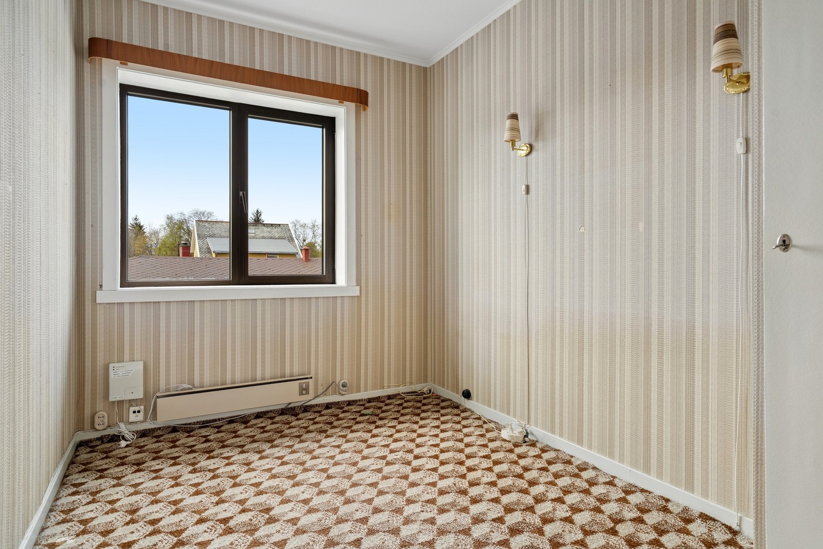 Et av soverommene i andre etasje, egnet som barnerom, gjesterom eller kontor. Galleribilde