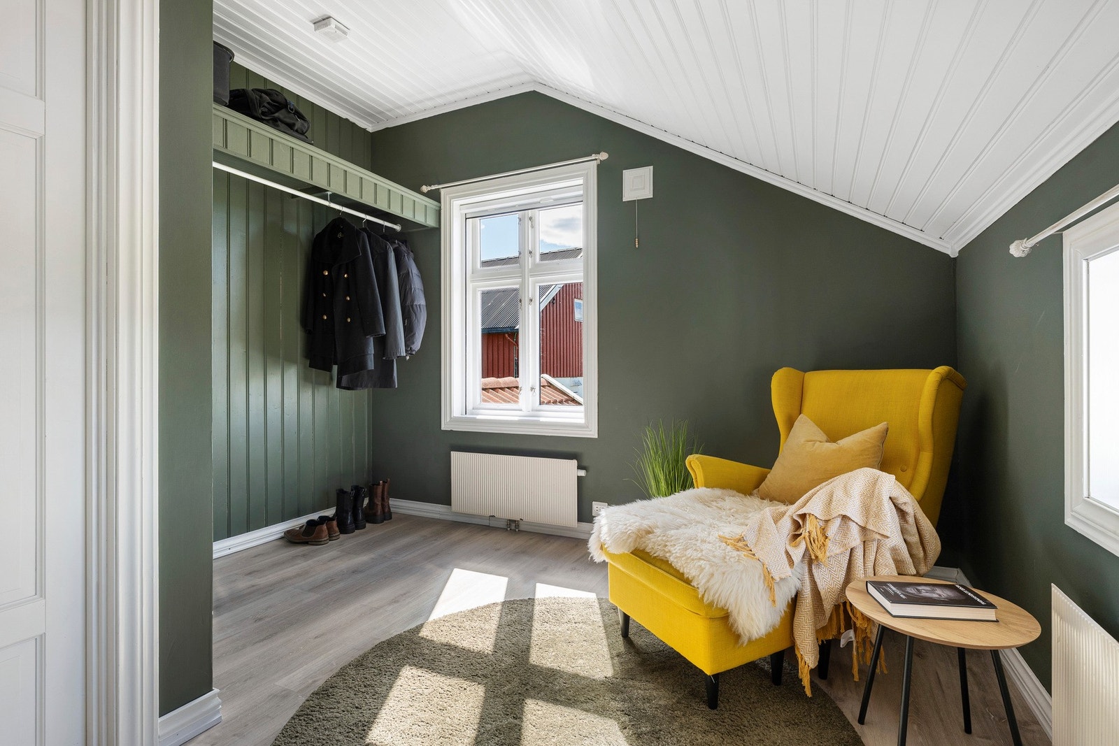 Soverommene har skrå himling, noe som skaper en lun og koselig atmosfære. Galleribilde