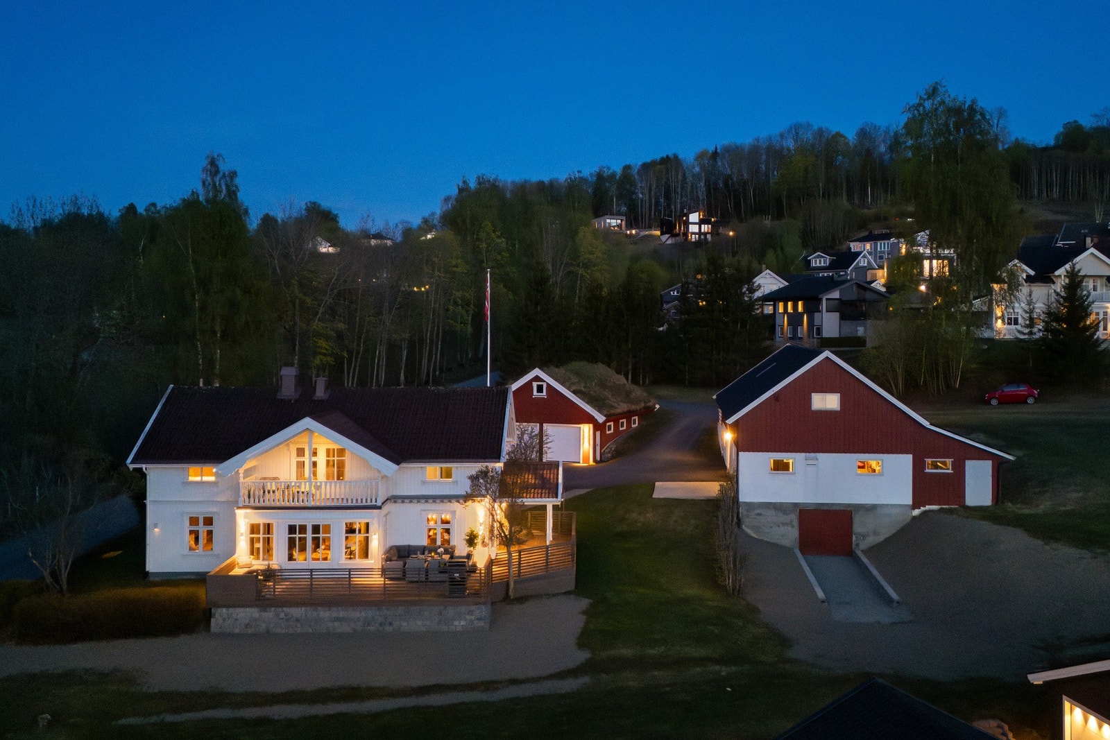 Her bor du fredelig til med flott utsikt over det vakre kulturlandkapet og Mjøsa. Galleribilde