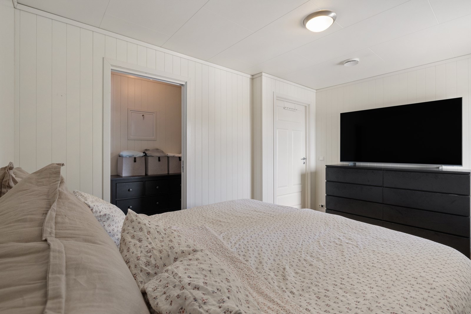 Det er inngang til en bod/garderobe. Galleribilde