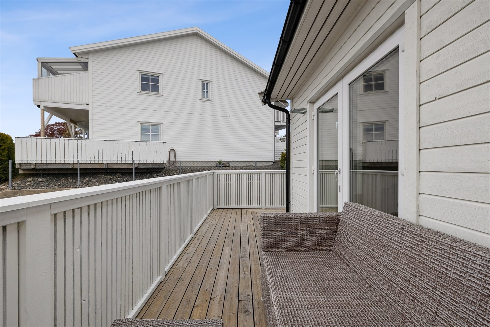 Det er dobbel dør ut til verandaen. Galleribilde