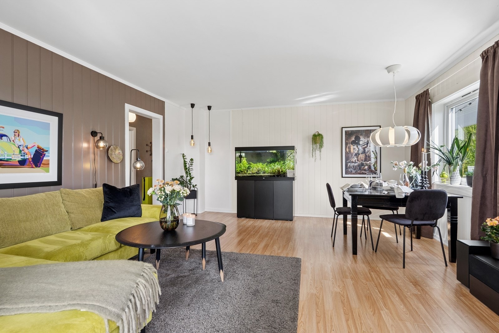 En innholdsrik bolig med gode oppbevaringsmuligheter fordelt på tre boder med samlet 21 kvm - Mulighet for ildsted Galleribilde