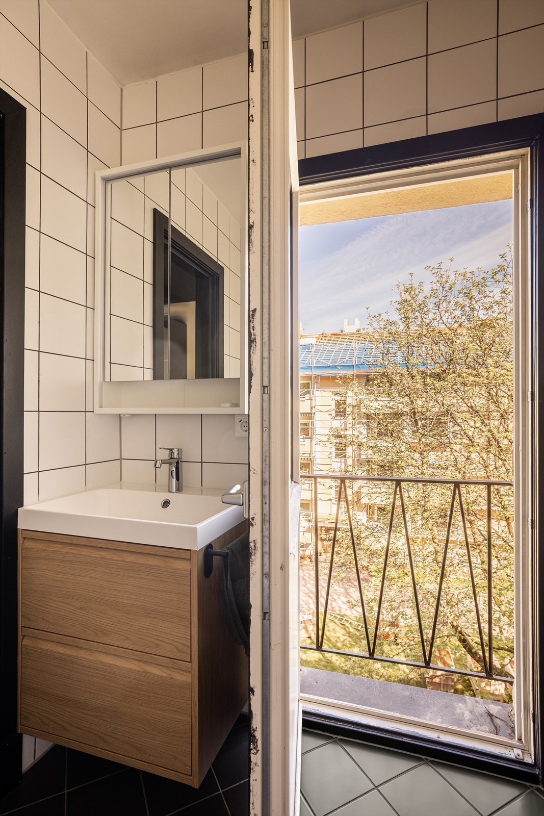 En sjelden detalj er den franske balkongen på badet, som gir ekstra lys og gode luftemuligheter. Galleribilde