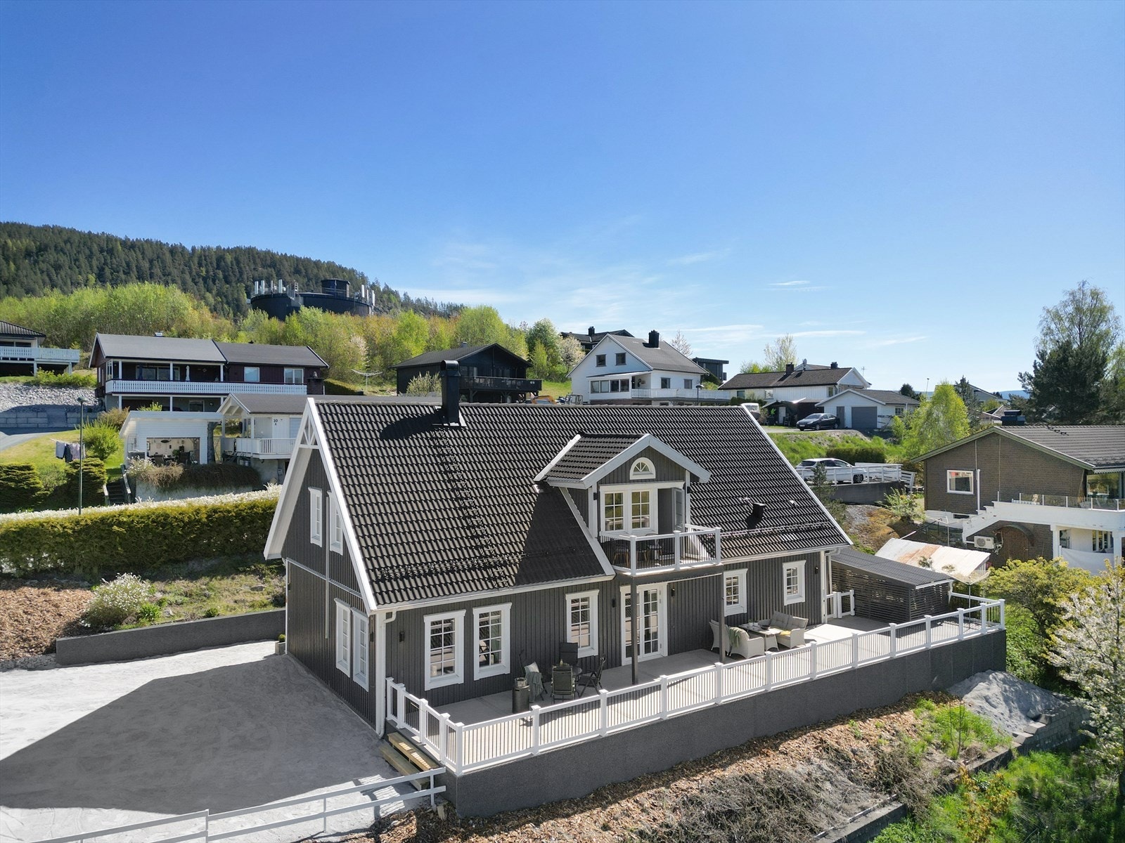 EiendomsMegler1 ved Guro Borsodi Bakka presenterer Kjeiks Veg 7! Foto Inbovi Galleribilde