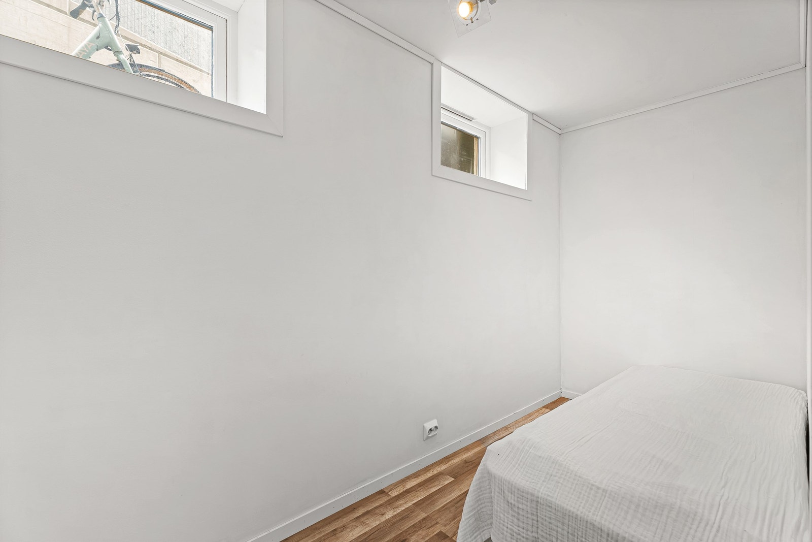 Bod 2 - Det er satt lettvegger i stue og laget rom benyttet til soverom (ikke omsøkt) Galleribilde