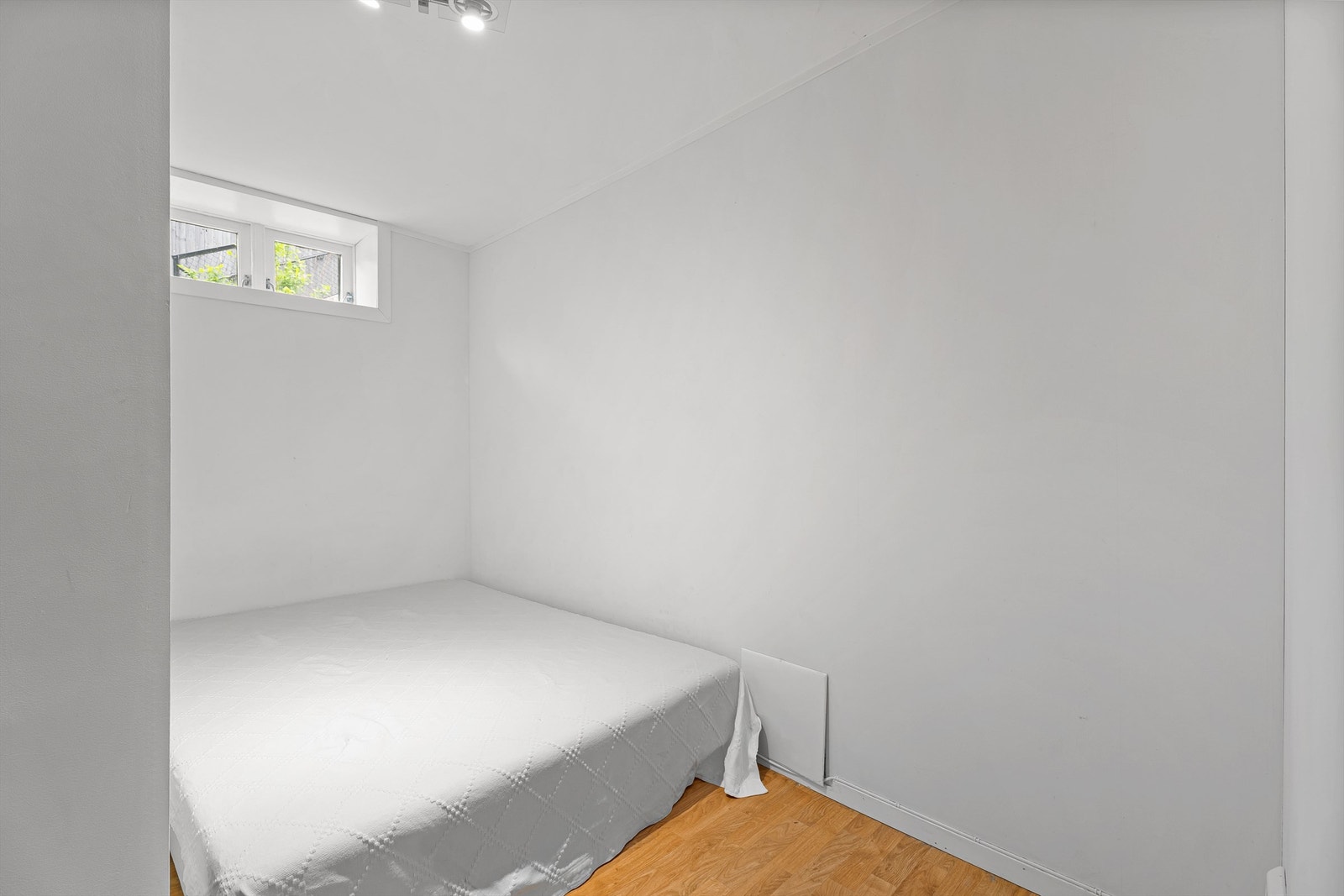 Bod 1 - Det er satt lettvegger i stue og laget rom benyttet til soverom (ikke omsøkt) Galleribilde