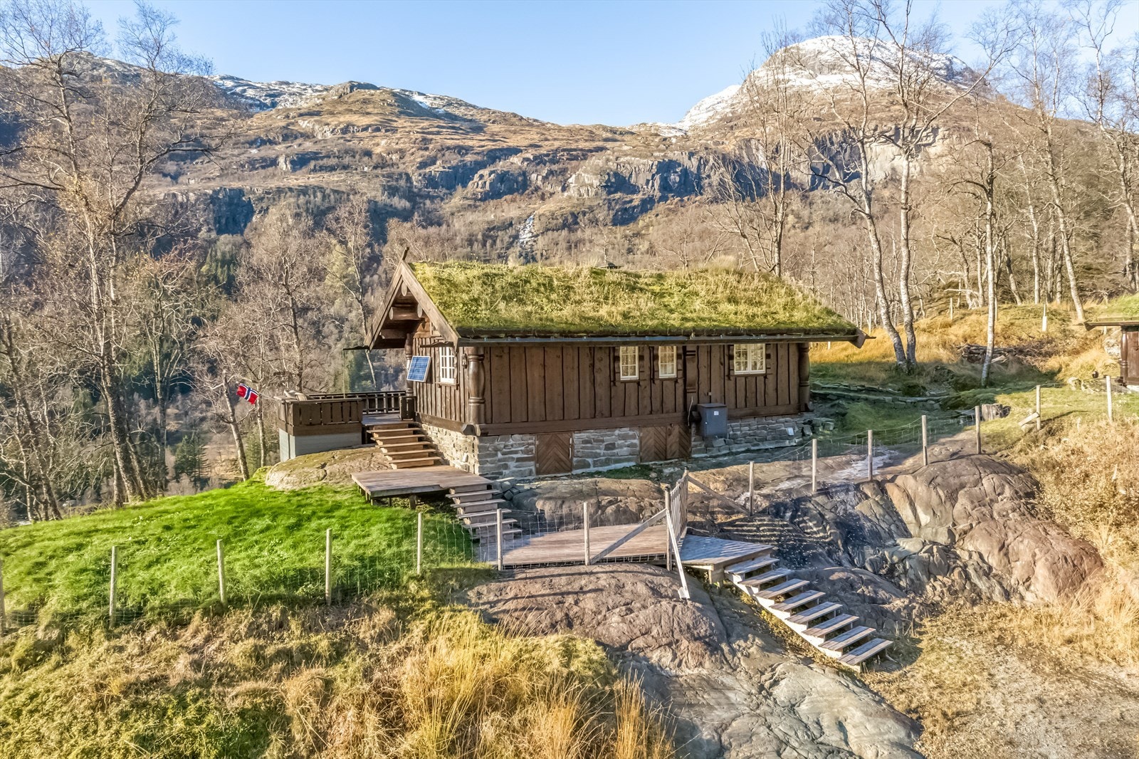 Oversikt over eiendommen og dens plassering i landskapet. Galleribilde
