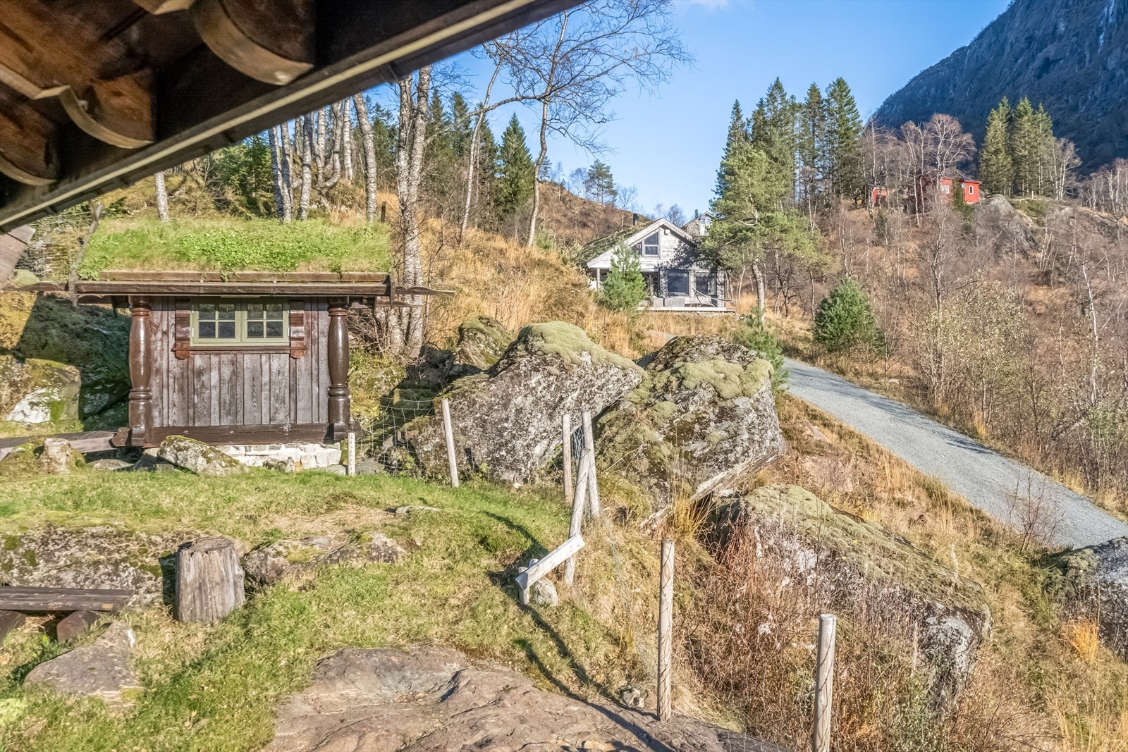 Utsikt fra hytta mot nabobebyggelsen. Galleribilde