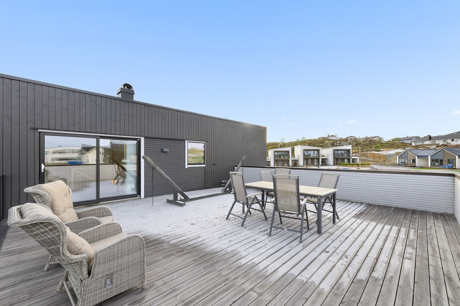 Nydelig takterrasse med gode solforhold og usjenert plassering Galleribilde