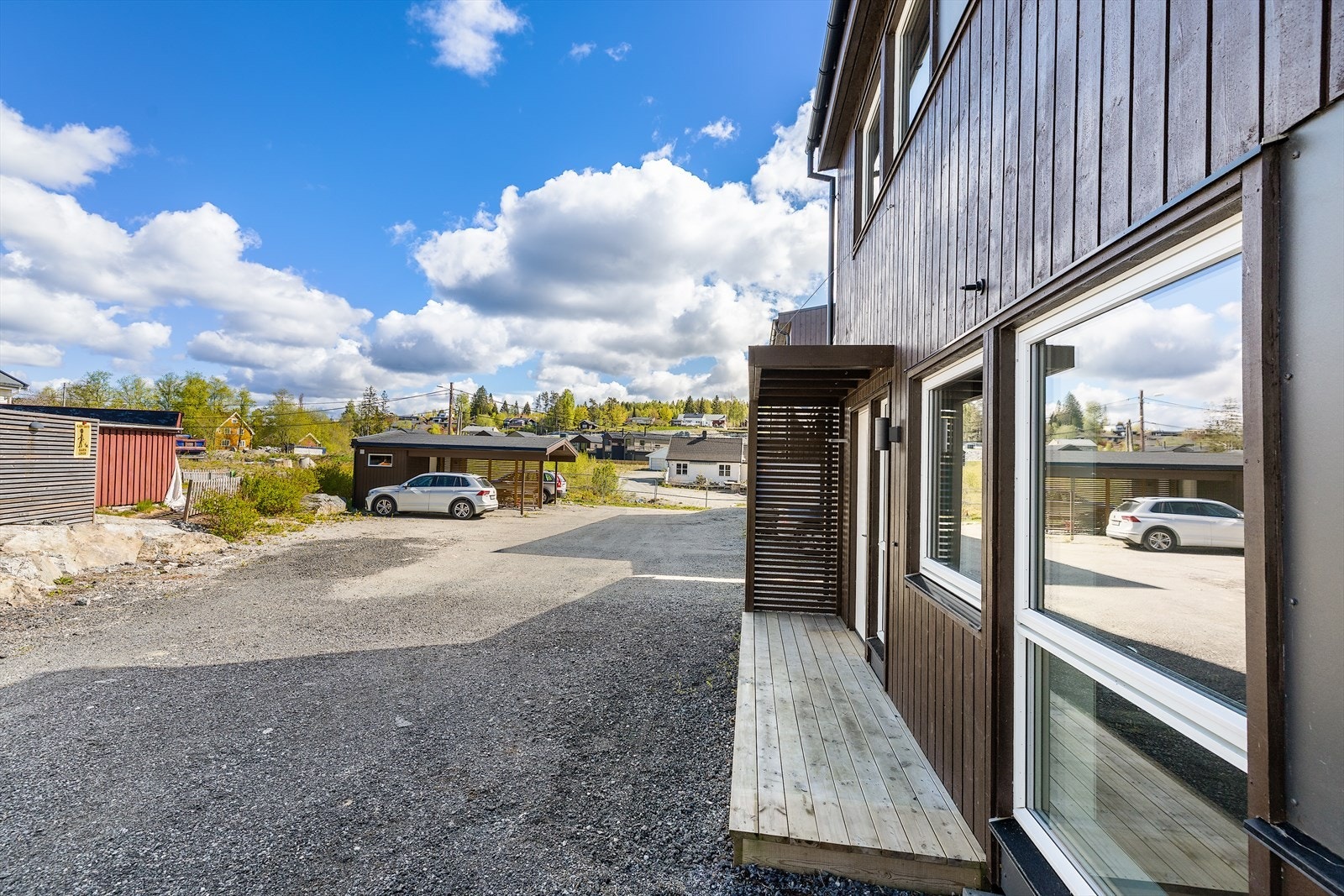 Overbygget inngangsdør. Berte Styris veg 10A, EIDSVOLL Galleribilde
