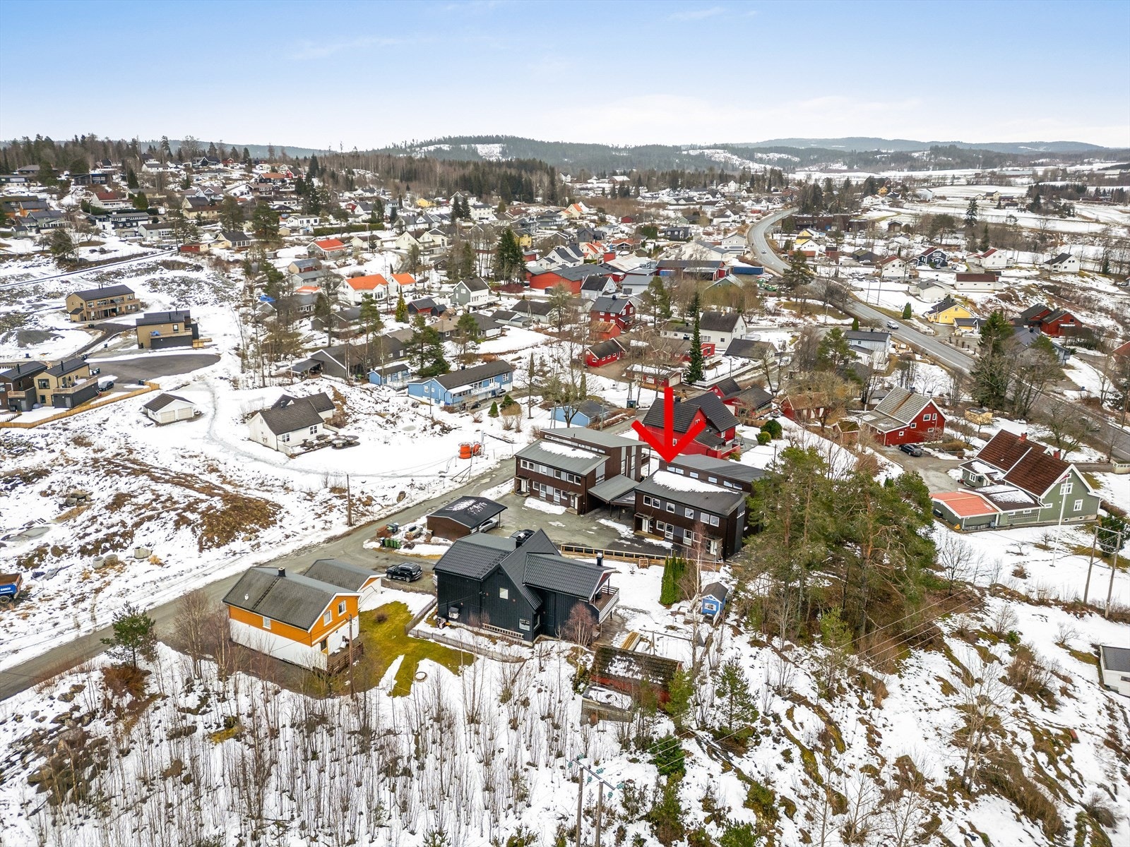 Det er også kort kjøretur til Sundet hvor man finner alt man trenger i hverdagen innenfor handel, underholdning og servering. Galleribilde