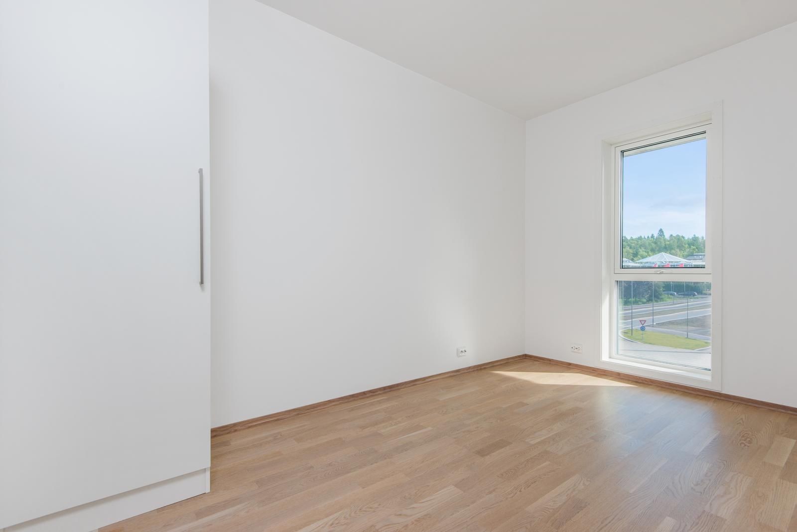 Soverom med garderobeskap. Galleribilde
