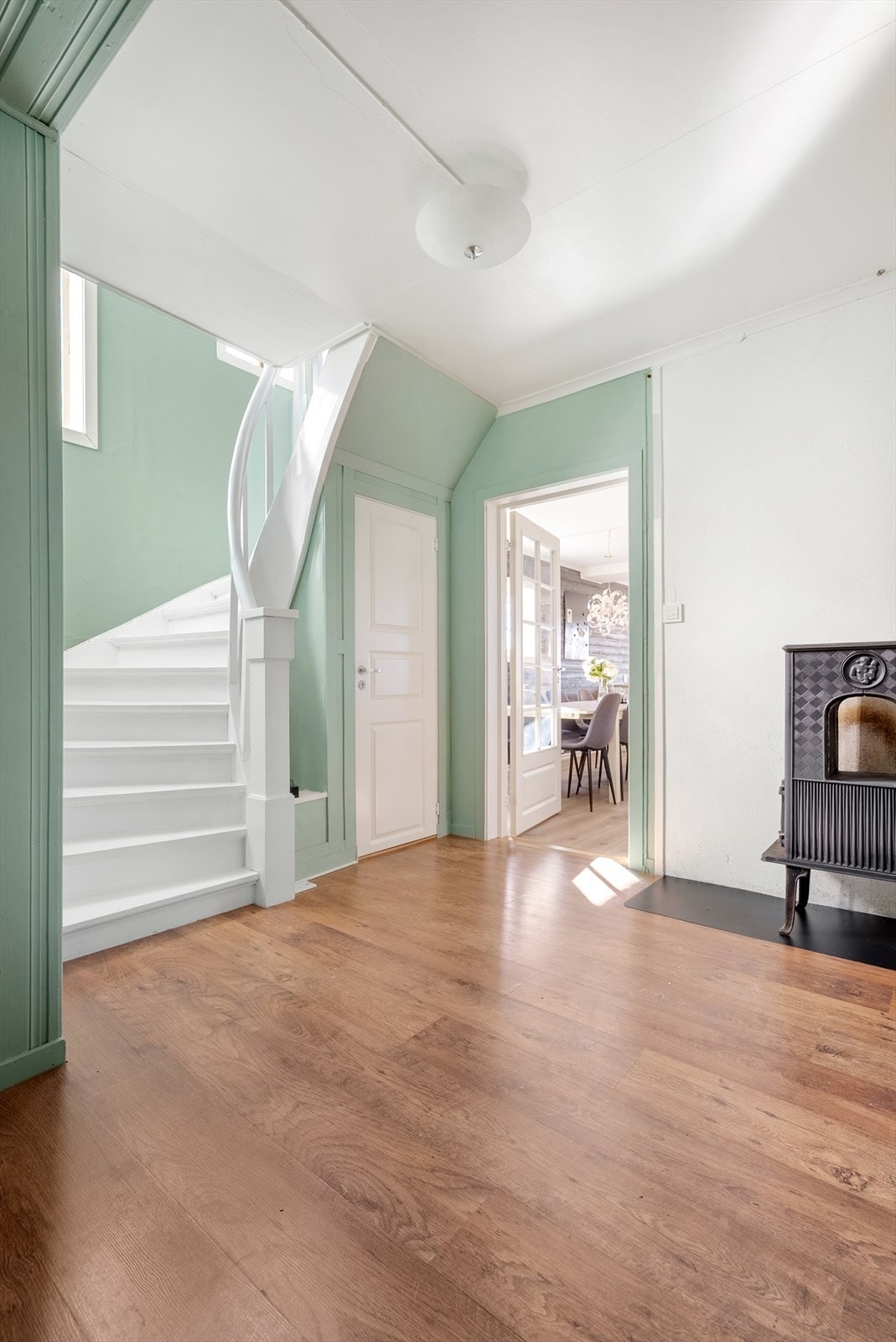 Trappen tar deg opp til boligens 2.etasje. Galleribilde
