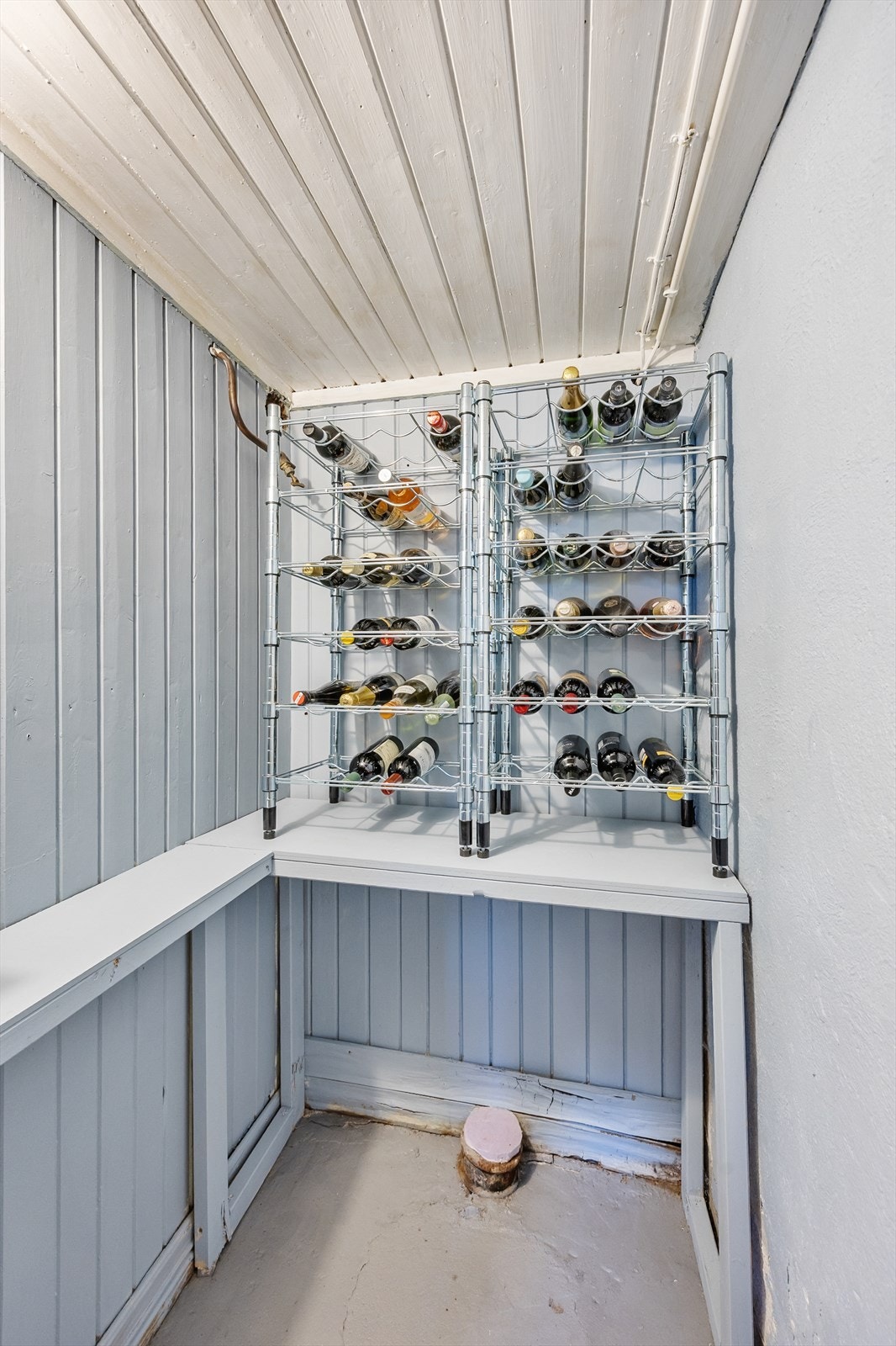 Kjellerbod med gode lagringsmuligheter. Galleribilde