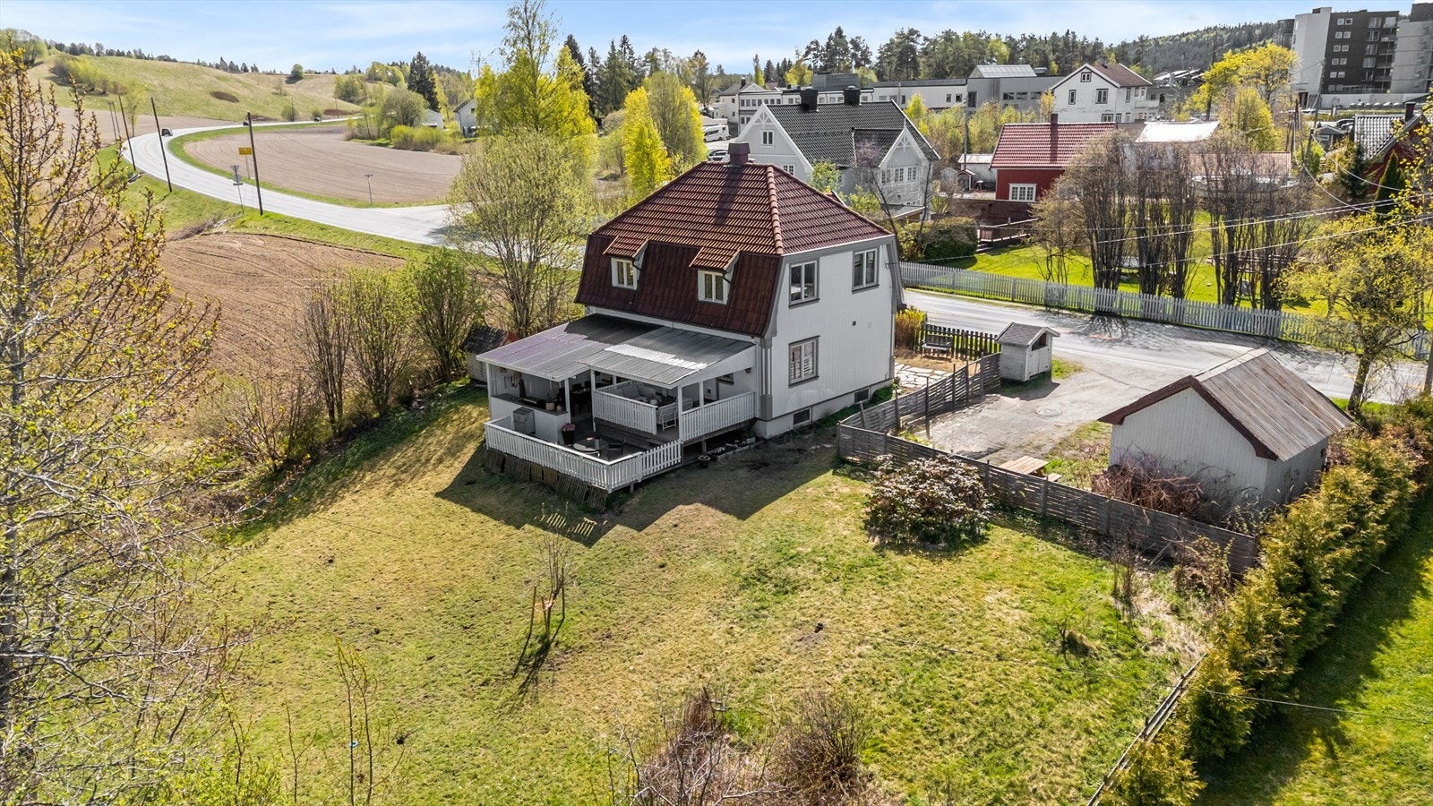 Eiendommen ligger fint til sentralt til i Eidsvoll med gangavstand til Sundet. Galleribilde