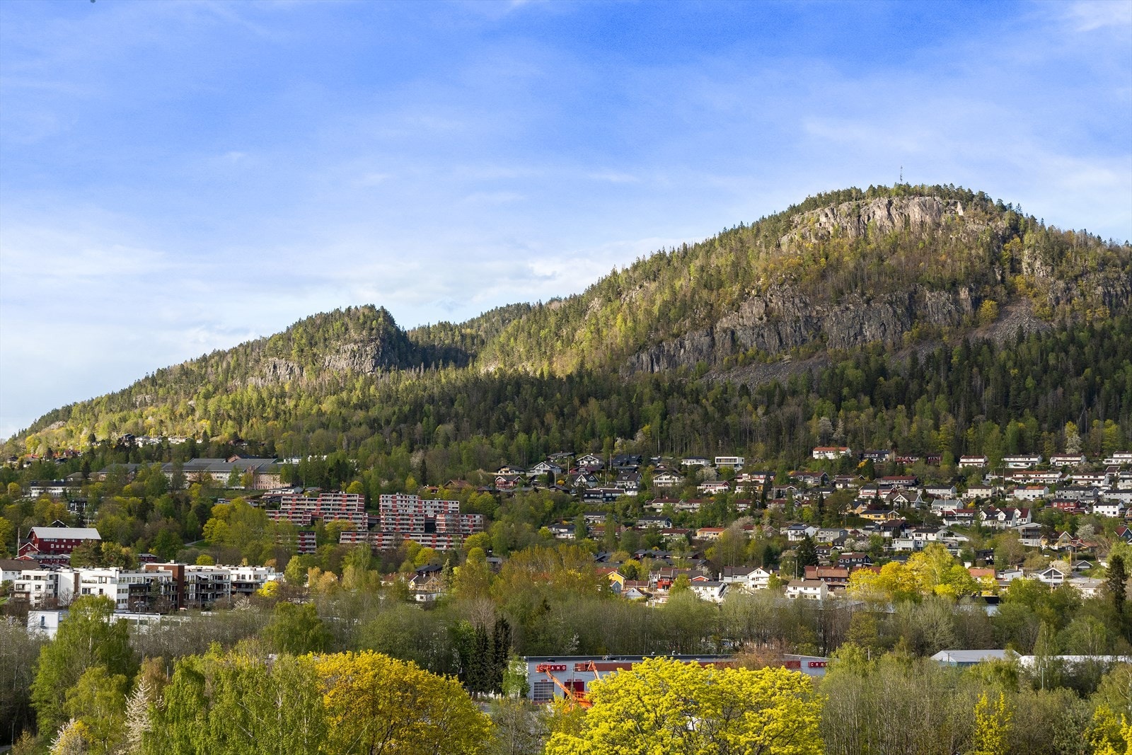 Området byr på gode turmuligheter med nærhet til skog og mark, inkludert Kolsåstoppen. Galleribilde