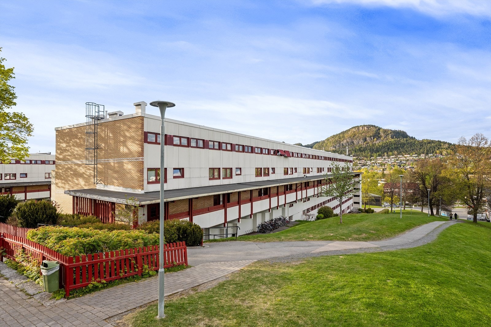 Sameiet består av 206 seksjoner og har fellesrom for lagring av sykler og ski. Galleribilde