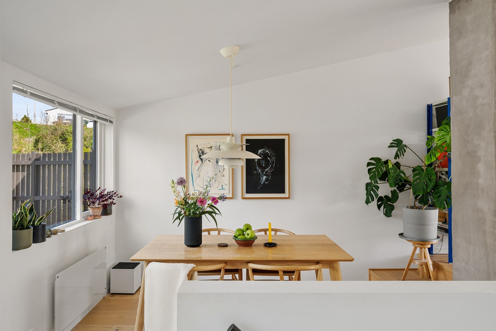 Her er det god plass til en stor spisegruppe for hyggelige sammenkomster. Galleribilde