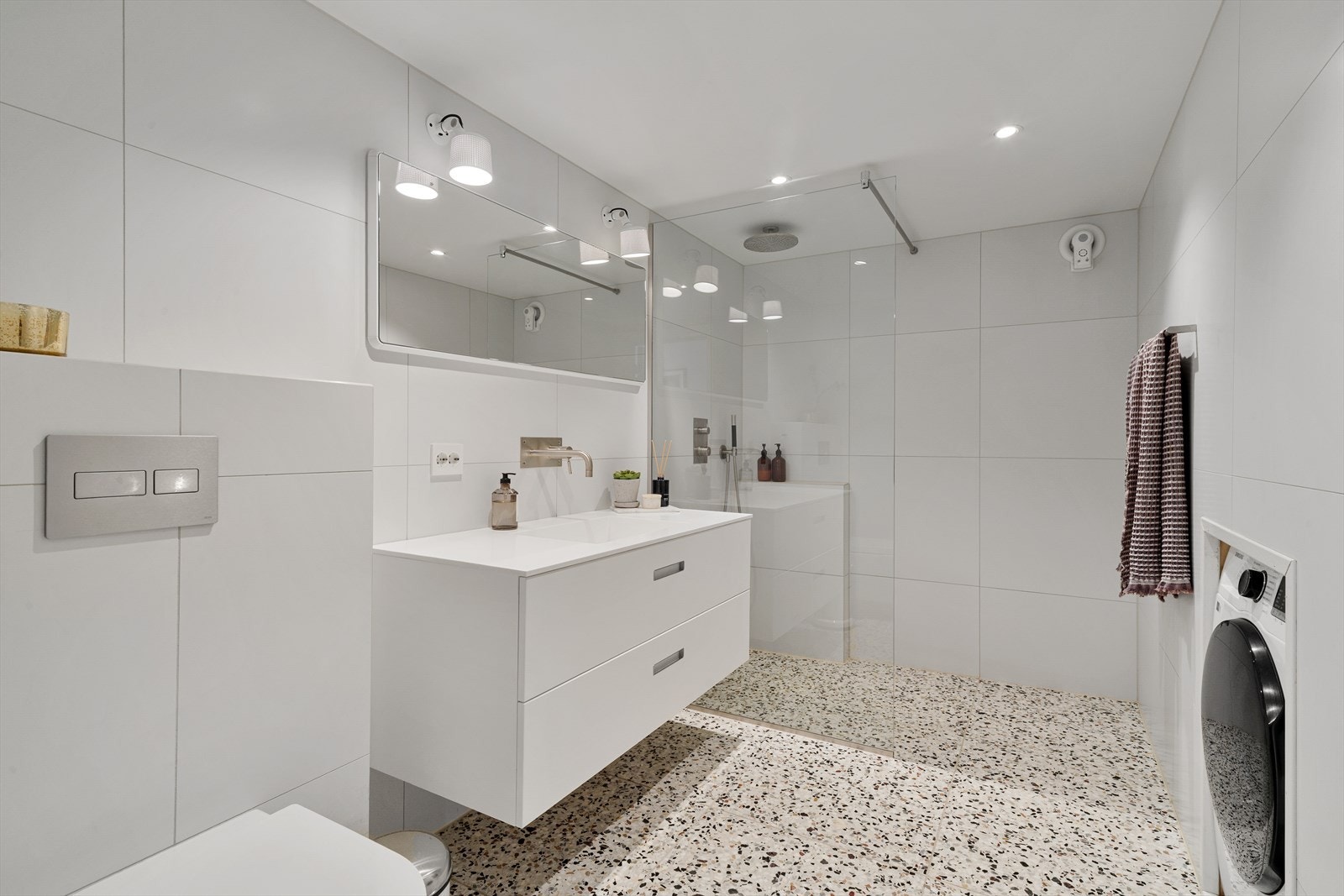 Badet i sokkeletasjen ble betydelig oppgradert av fagfolk i 2021. Galleribilde