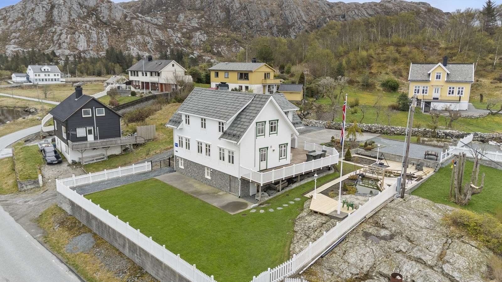 Eigedommen gjennomgjekk ei omfattande modernisering i 2016, med mellom anna nytt tak, nye vindauge og ny kledning. Galleribilde