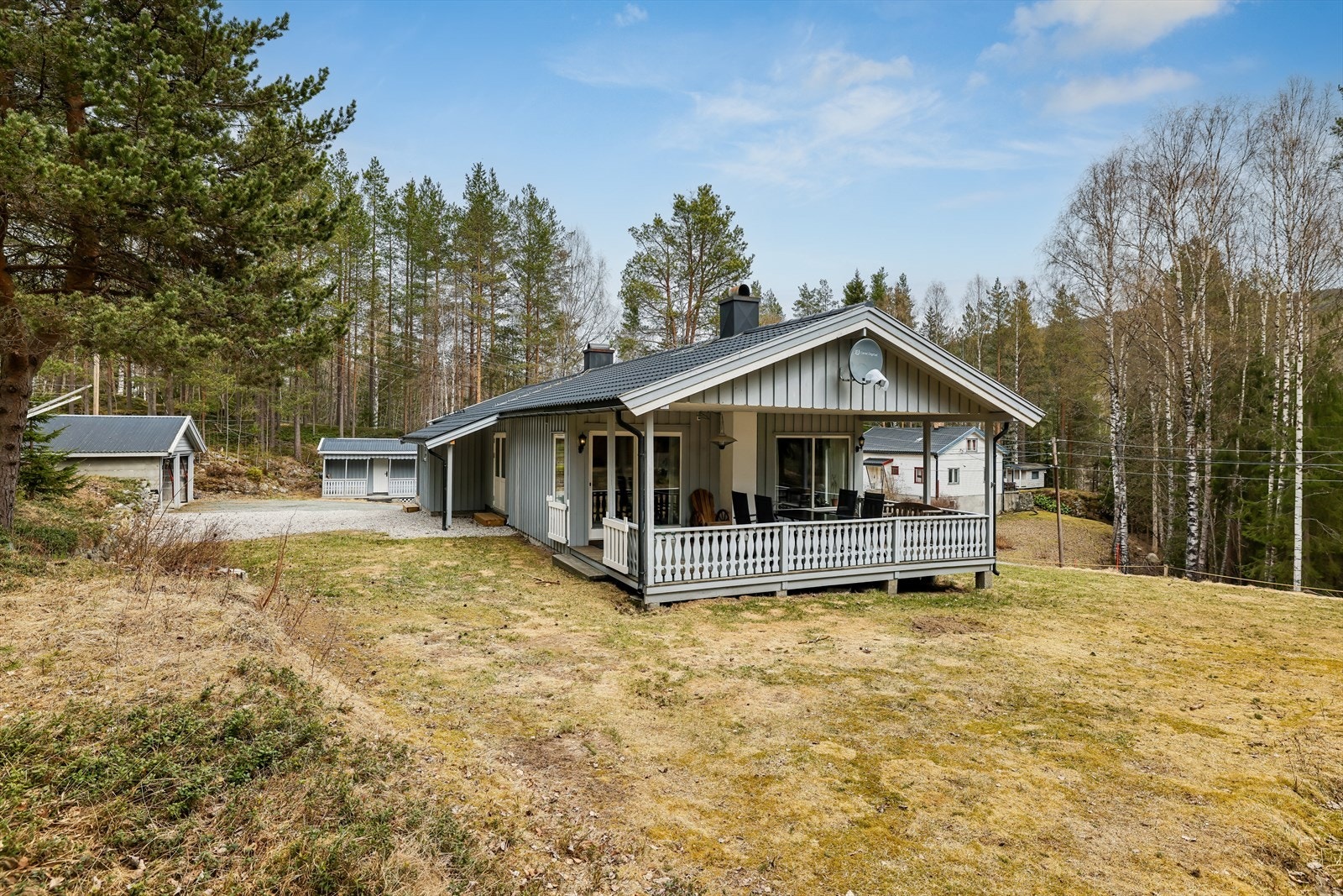 Enebolig fra 1958 som er påkostet de siste årene, med blant annet drenering fra 2023 og nytt inngangsparti fra 2024. Galleribilde