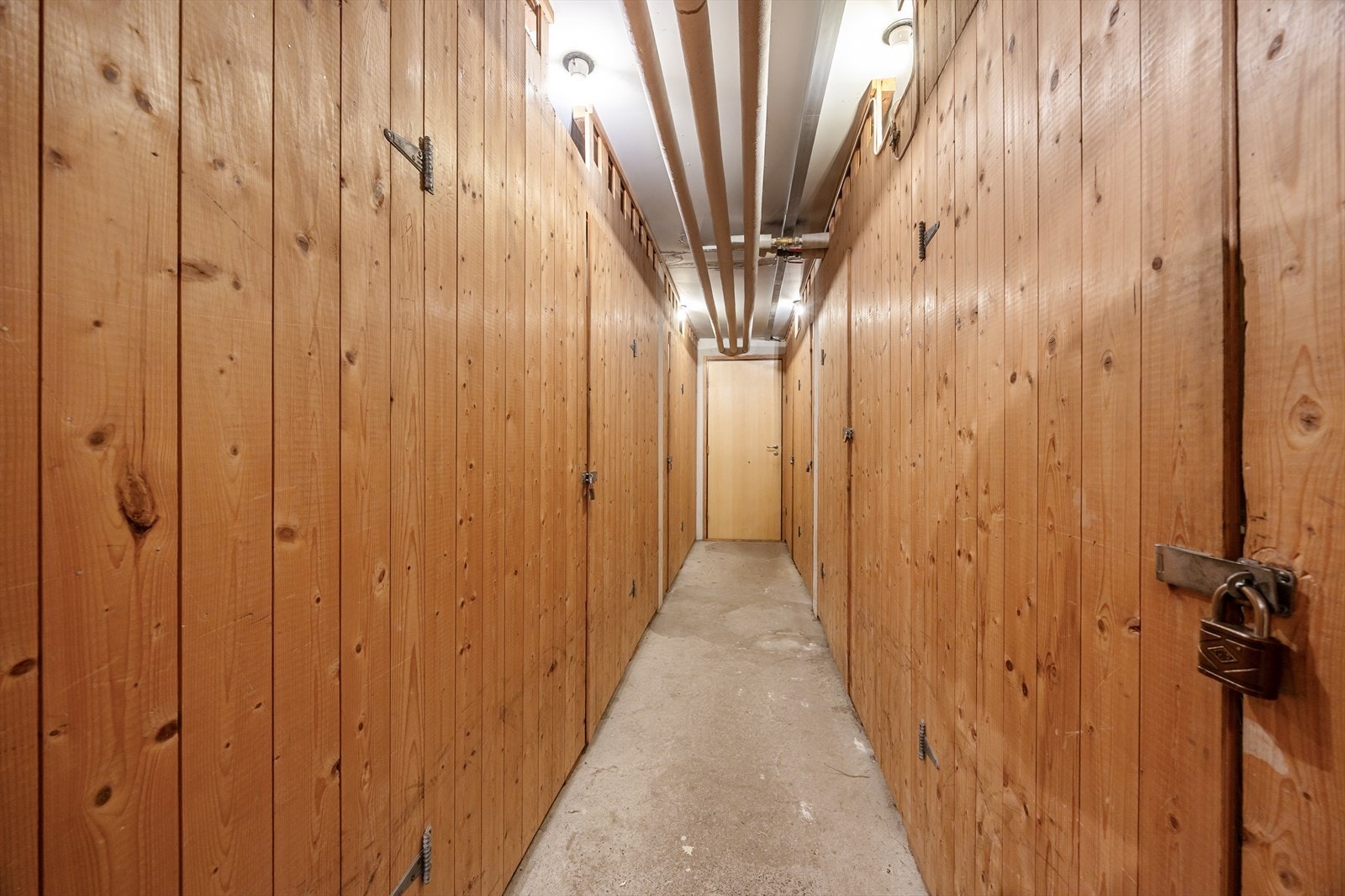 I kjelleren medfølger en bod på 3 m² for ekstra lagringsplass. Galleribilde