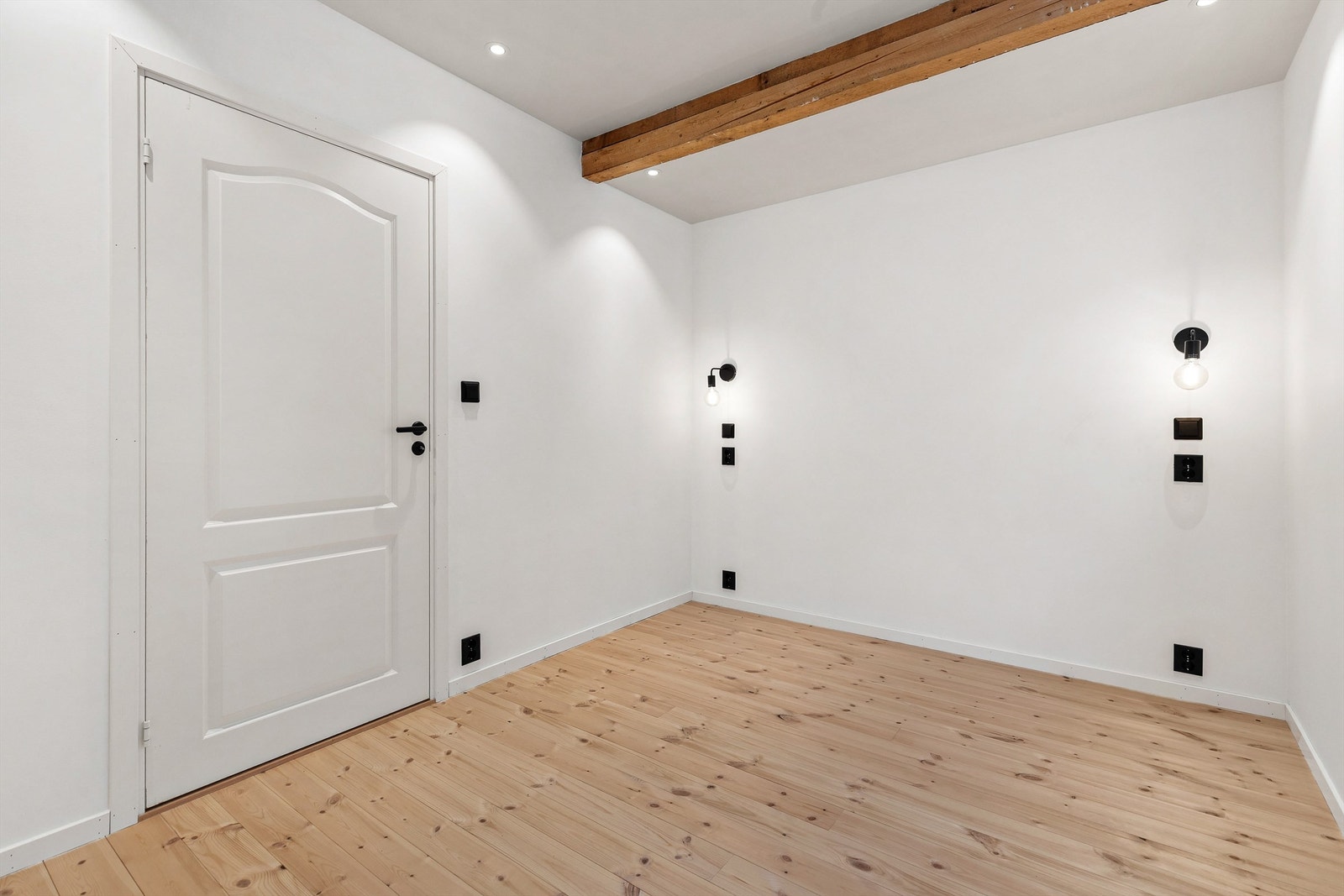 Soverom 1 med downlights i himlingen Galleribilde