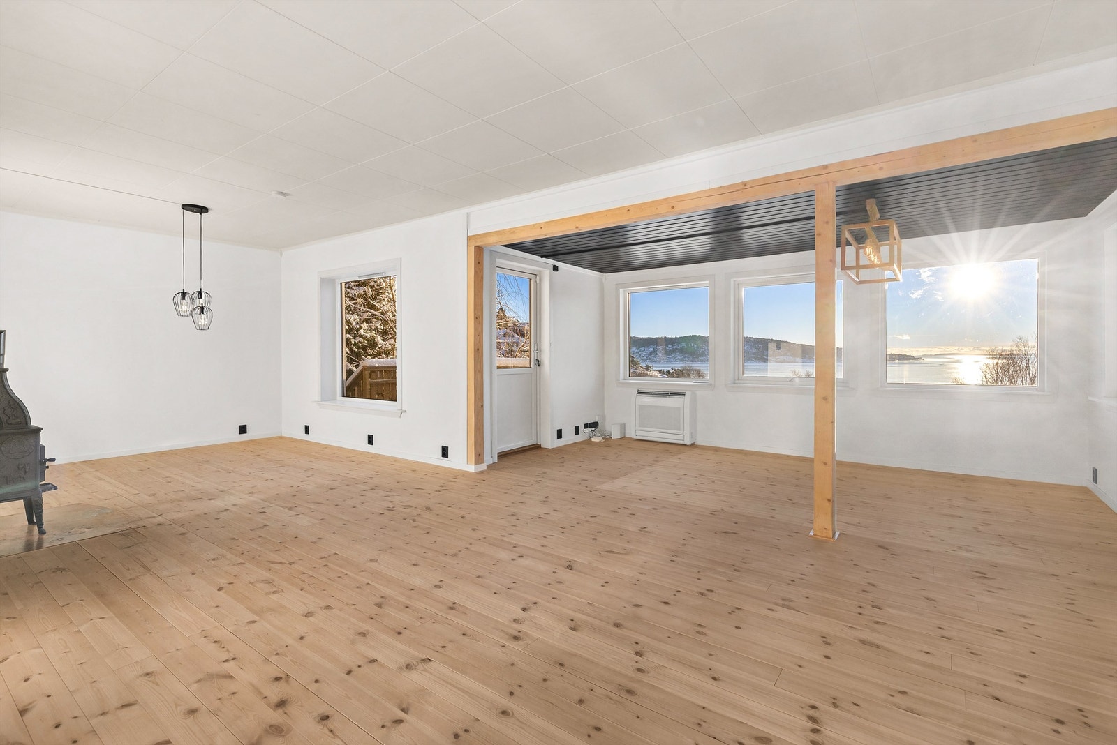 Enebolig med tre soverom med landlig beliggenhet med gangavstand ned til fjorden Galleribilde