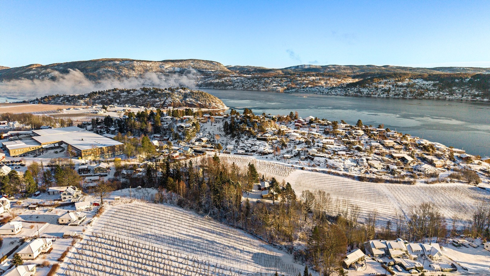 Fine bade- og fiskemuligheter i fjorden Galleribilde