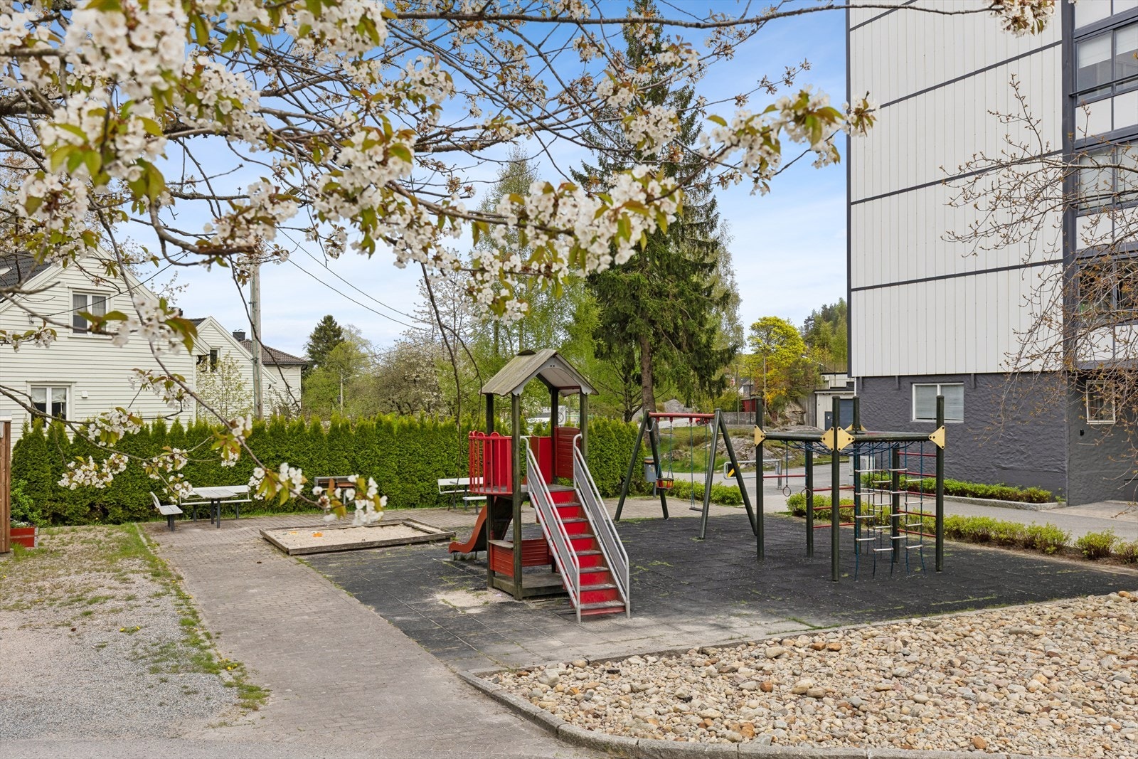 Borettslaget har velholdte fellesarealer, inkludert en lekeplass for de minste. Galleribilde