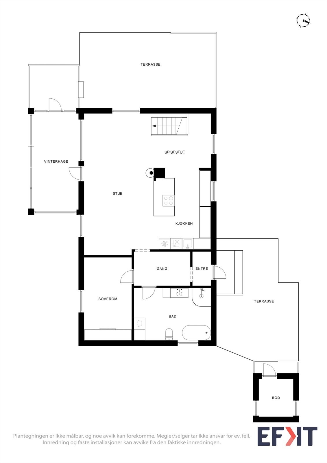 Første etasje har en åpen løsning mellom stue og kjøkken, ett soverom og et romslig bad som ble utvidet i 2014. Galleribilde