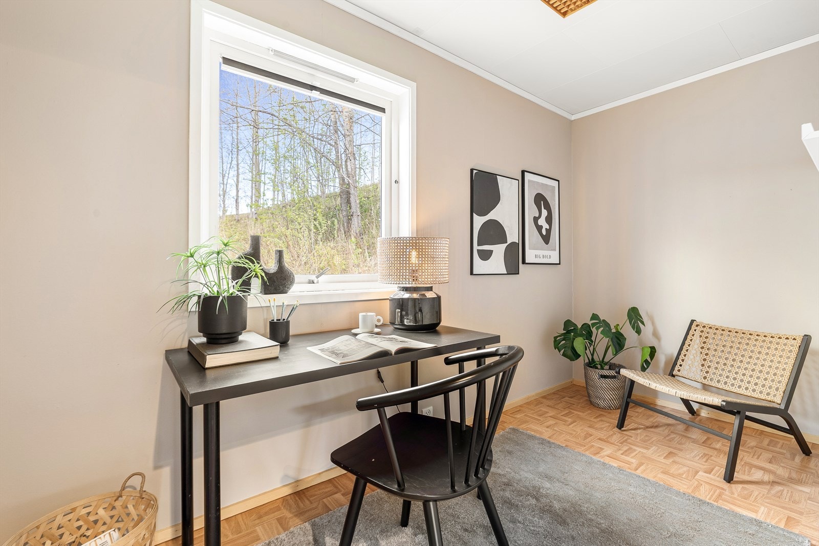 I hovedetasjen finnes et disponibelt rom som i dag benyttes som kontor. Galleribilde