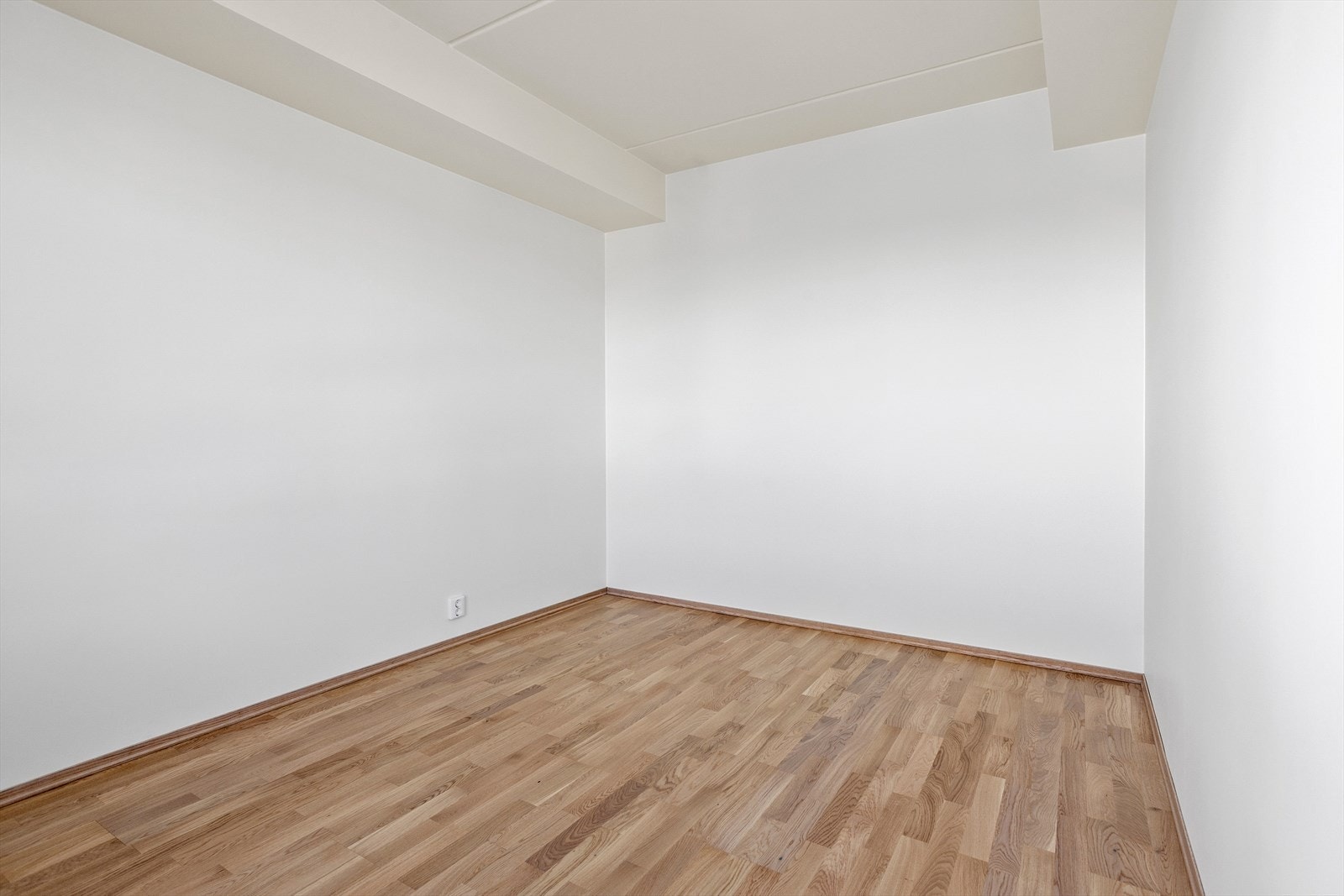 Rommet kan enkelt innredes med seng, nattbord og garderobe! Galleribilde