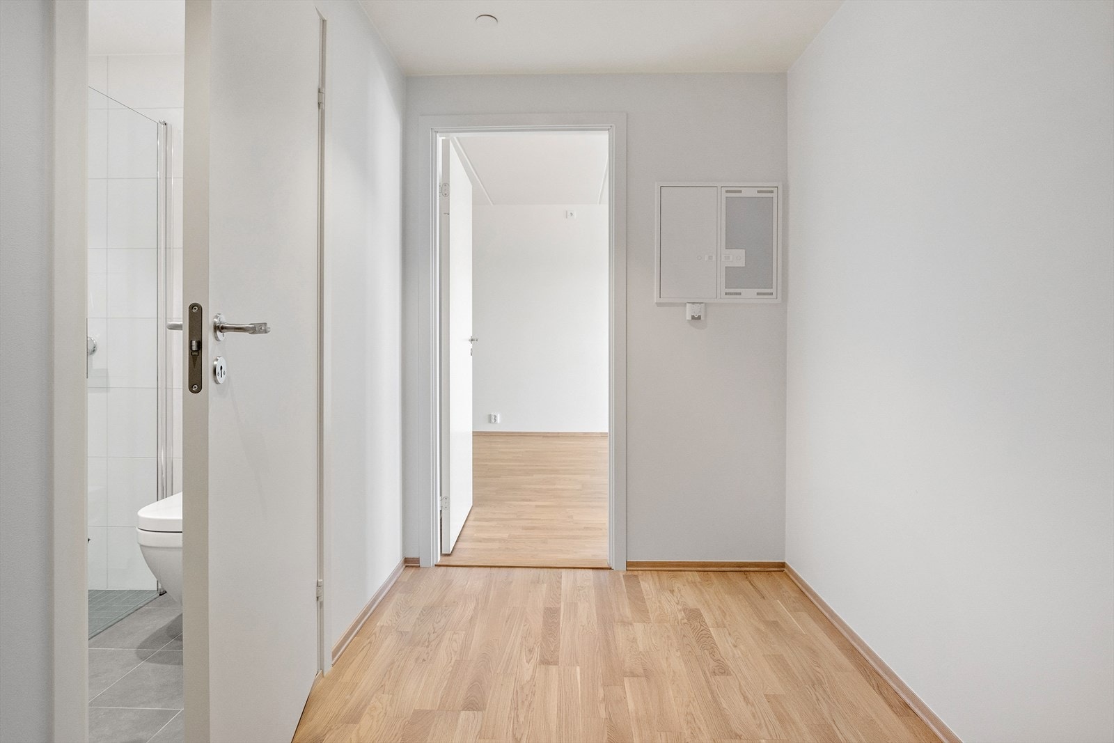 Fra entréen er det adkomst til badet! Galleribilde