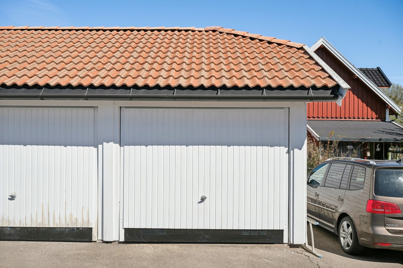 Parkering i egen garasje Galleribilde